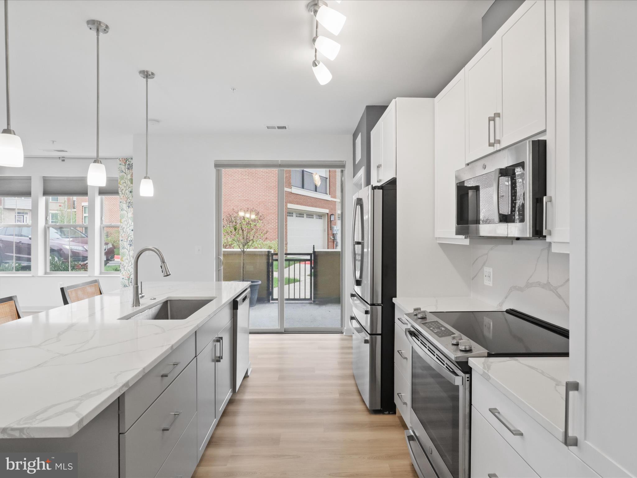 BOULEVARD VI TOWNS - Residential Lease