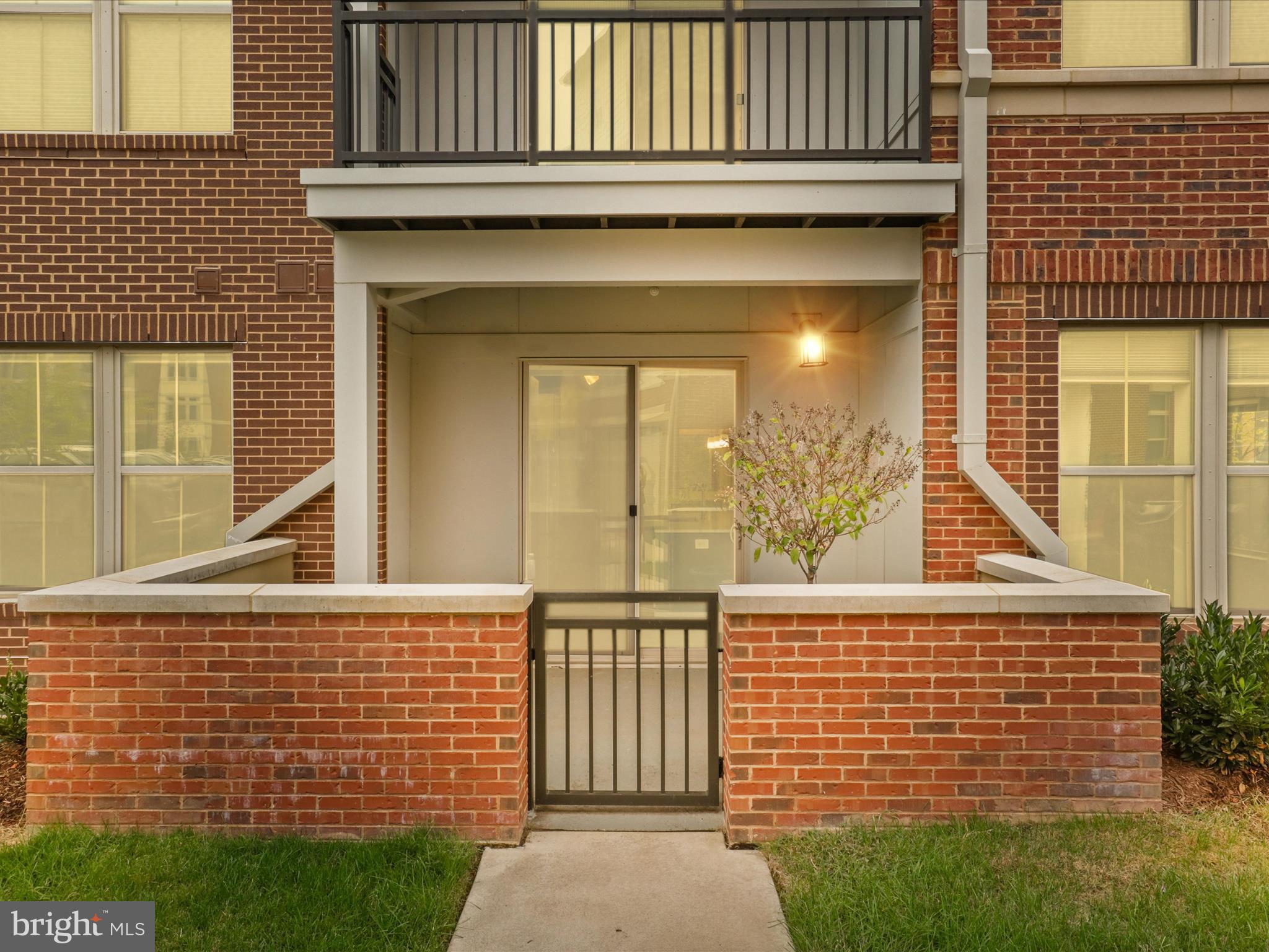 BOULEVARD VI TOWNS - Residential Lease