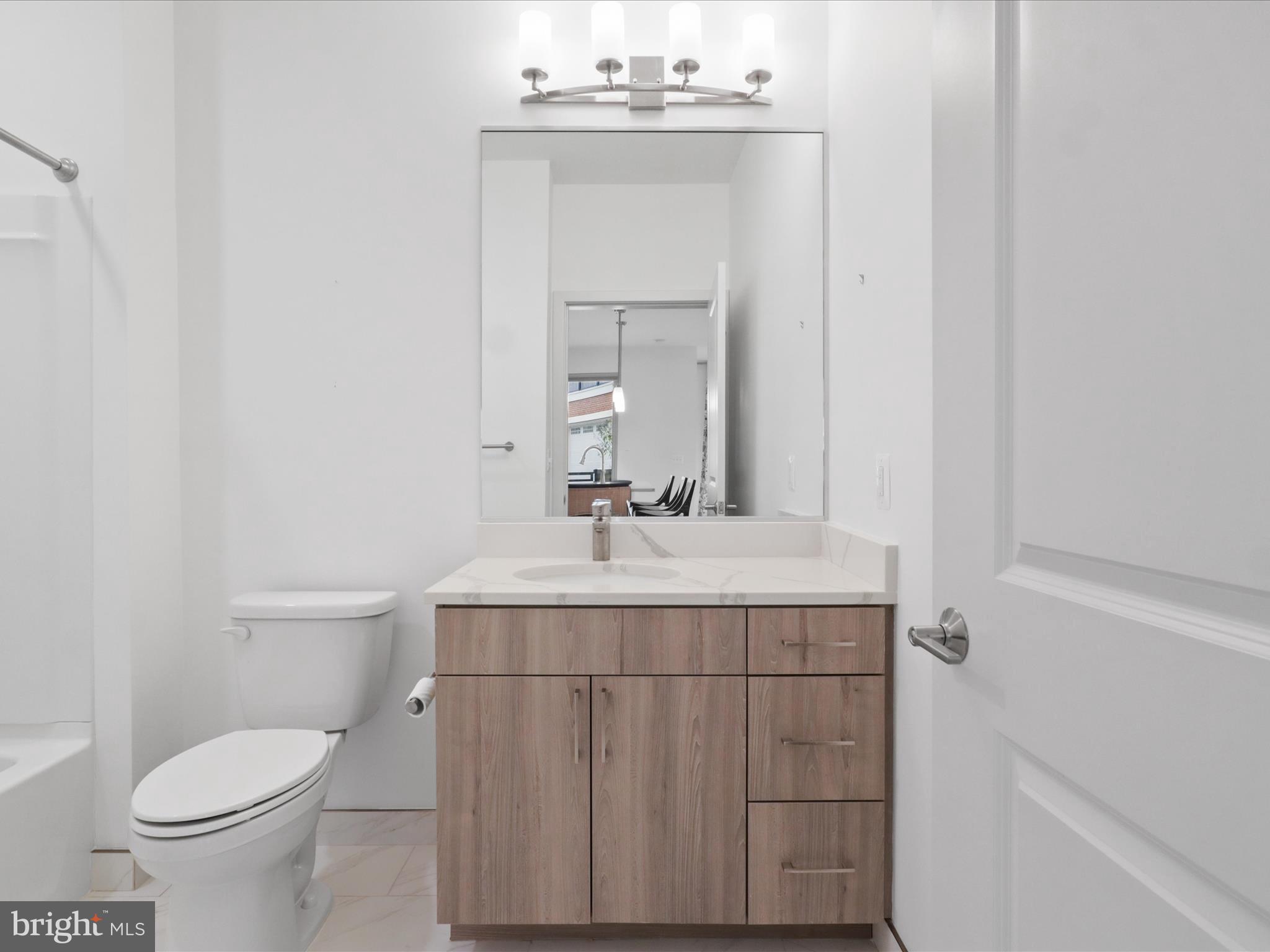 BOULEVARD VI TOWNS - Residential Lease