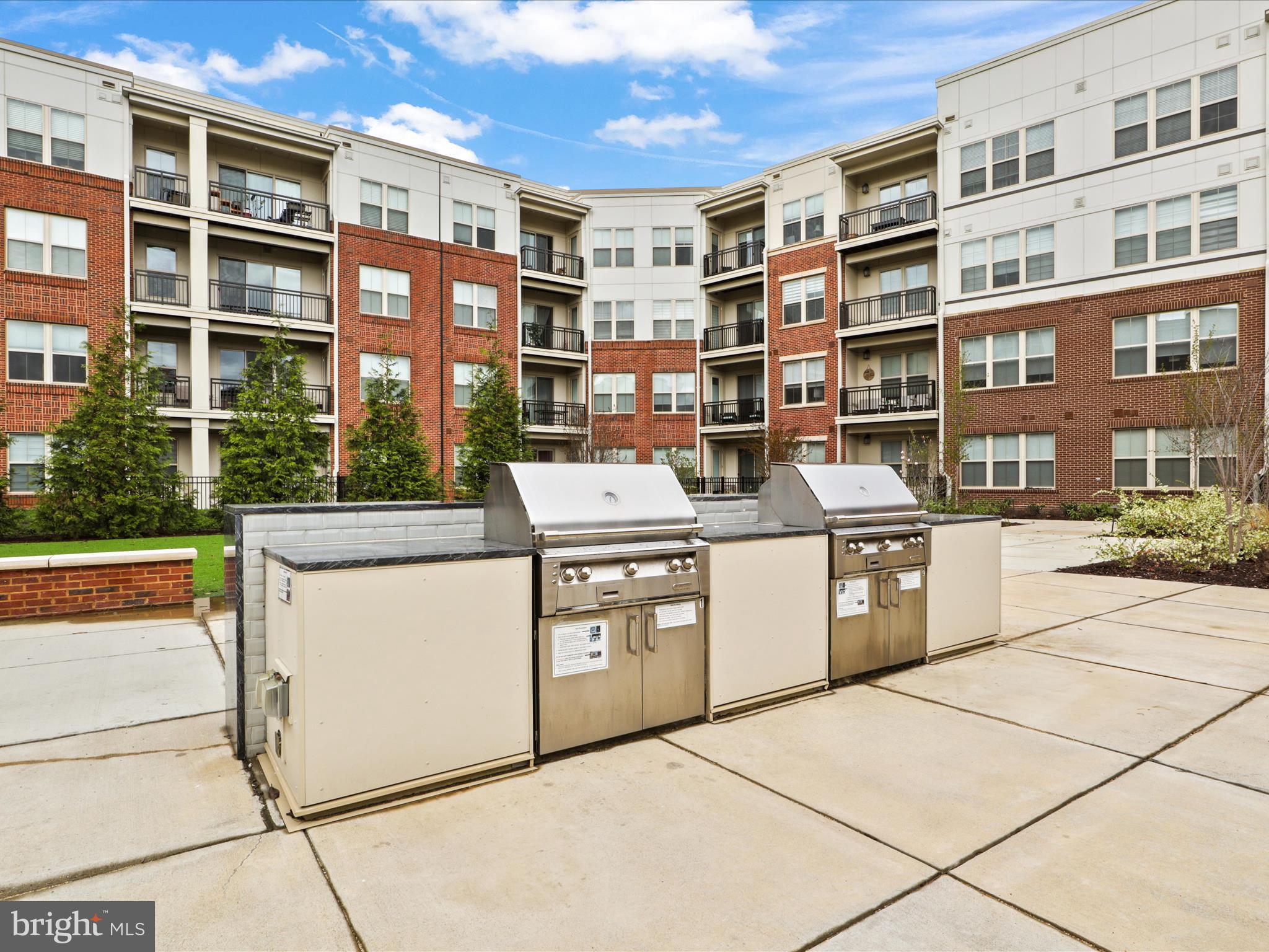 BOULEVARD VI TOWNS - Residential Lease