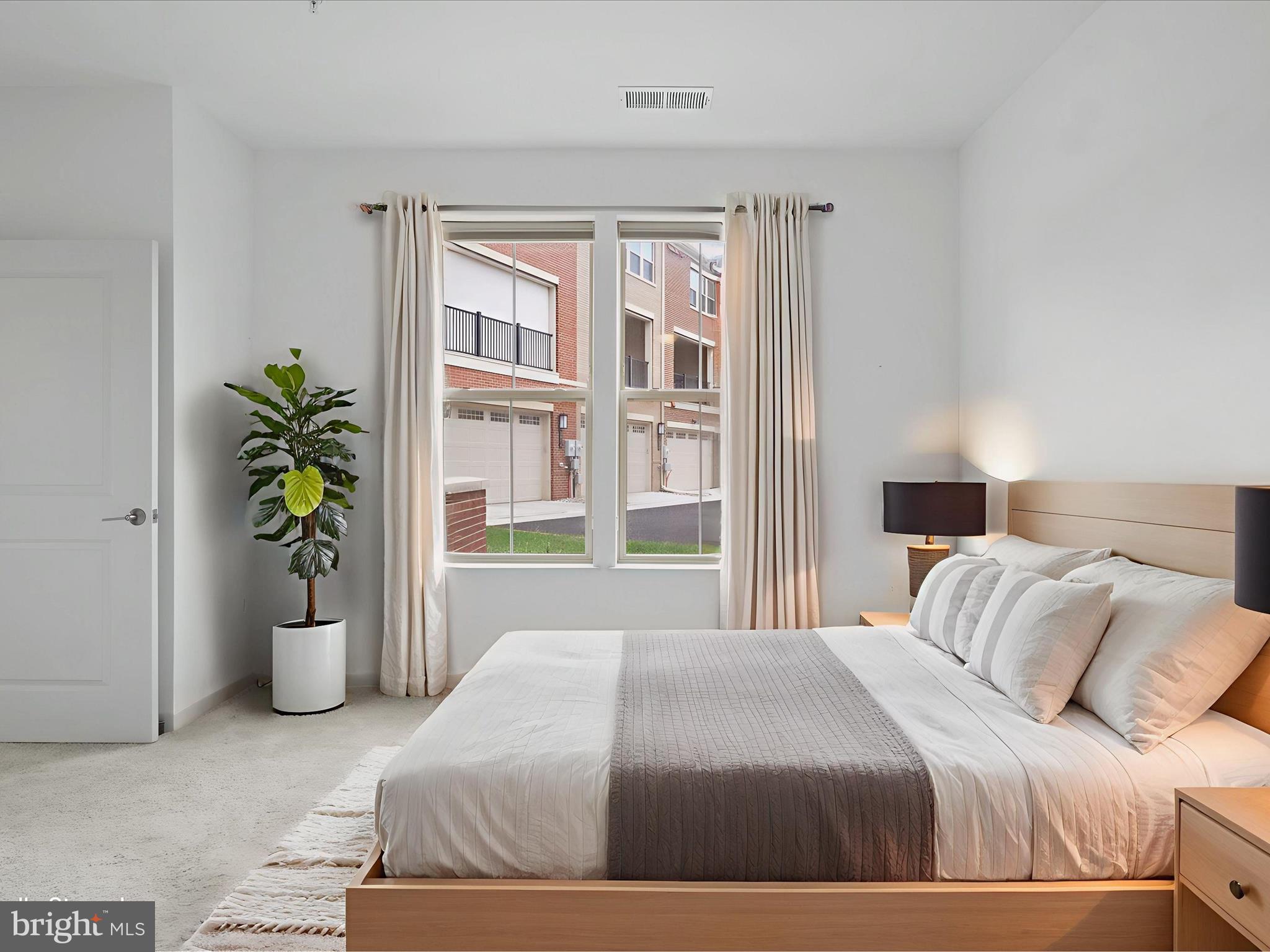 BOULEVARD VI TOWNS - Residential Lease