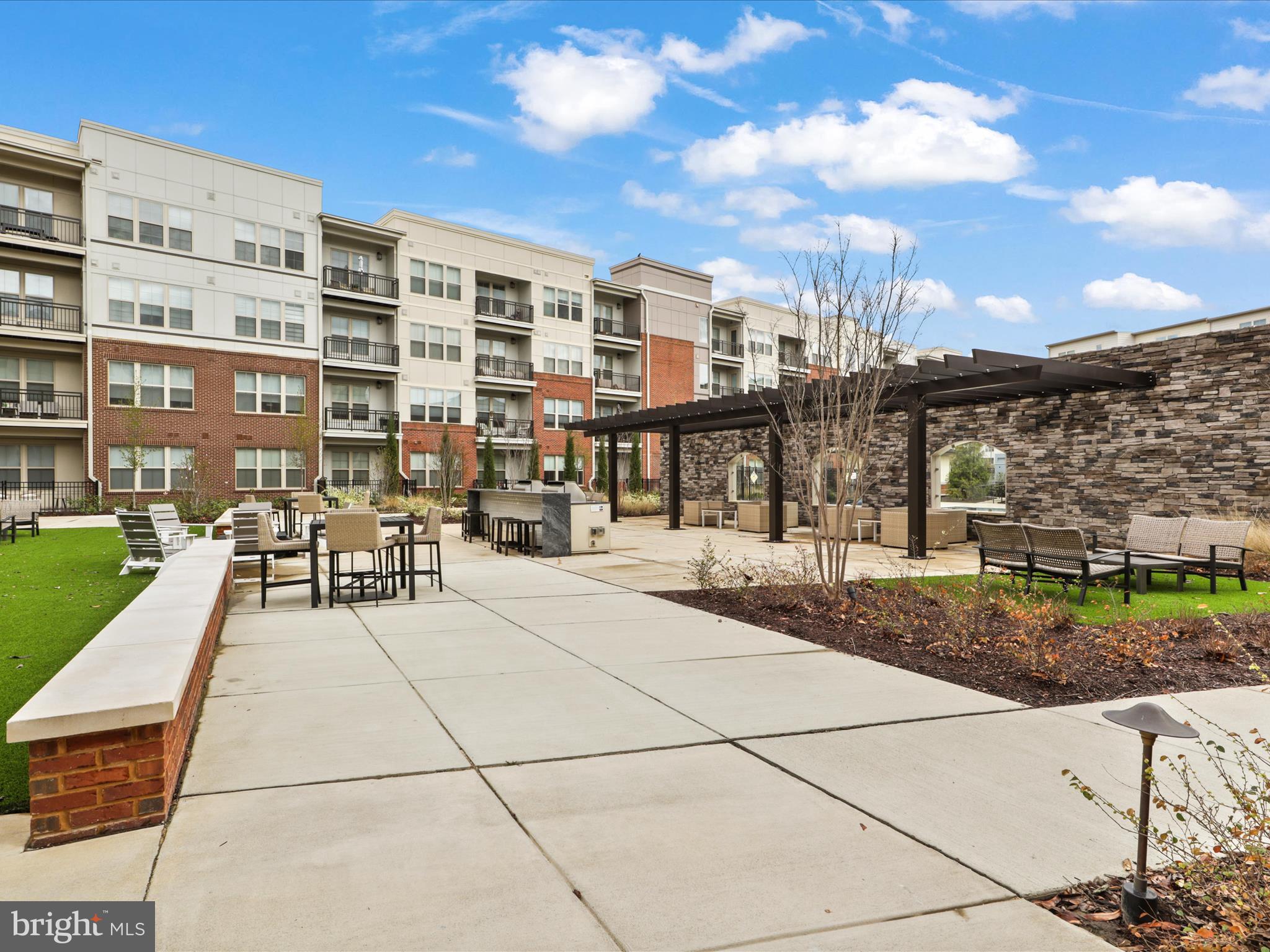 BOULEVARD VI TOWNS - Residential Lease