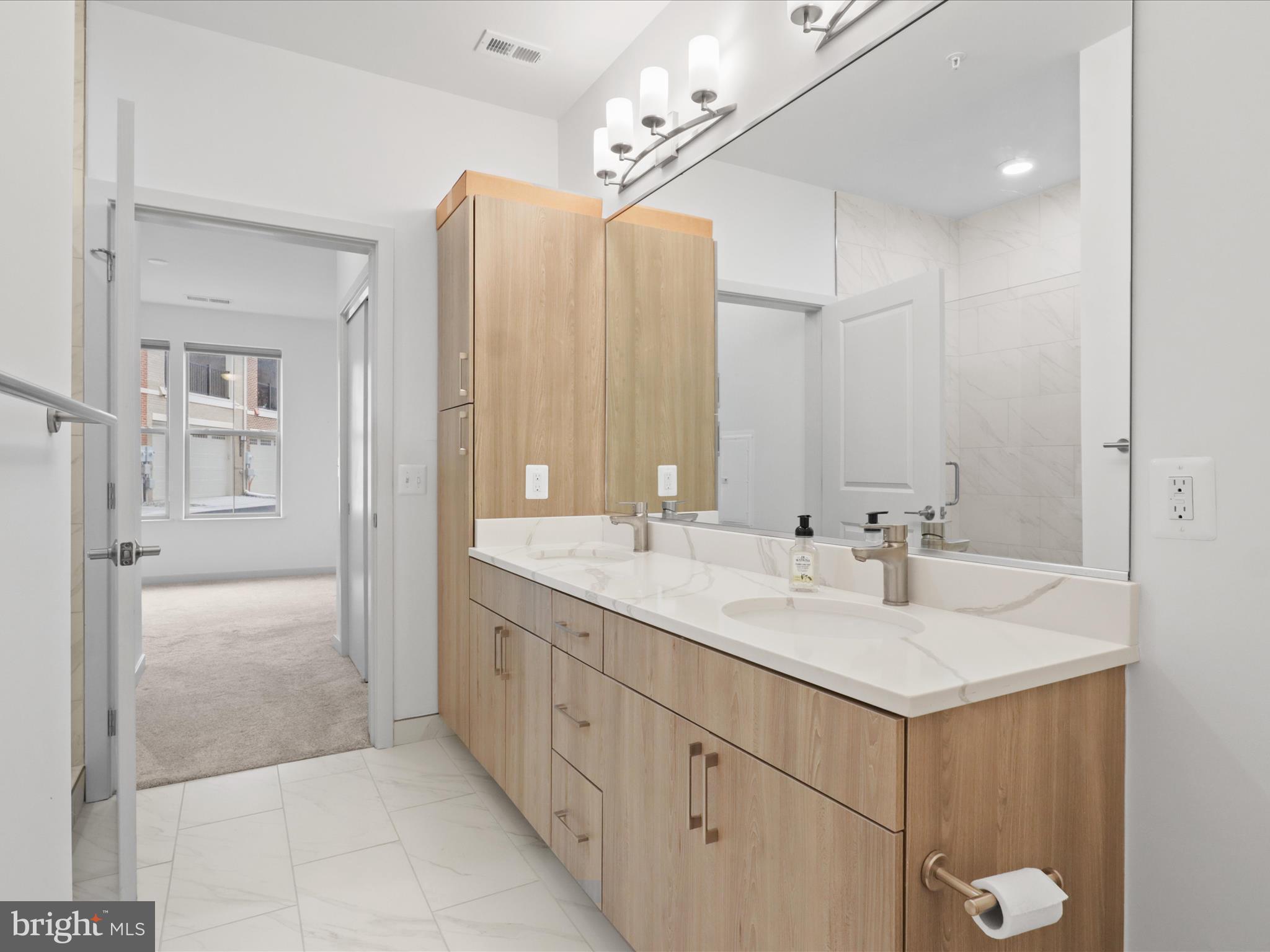 BOULEVARD VI TOWNS - Residential Lease