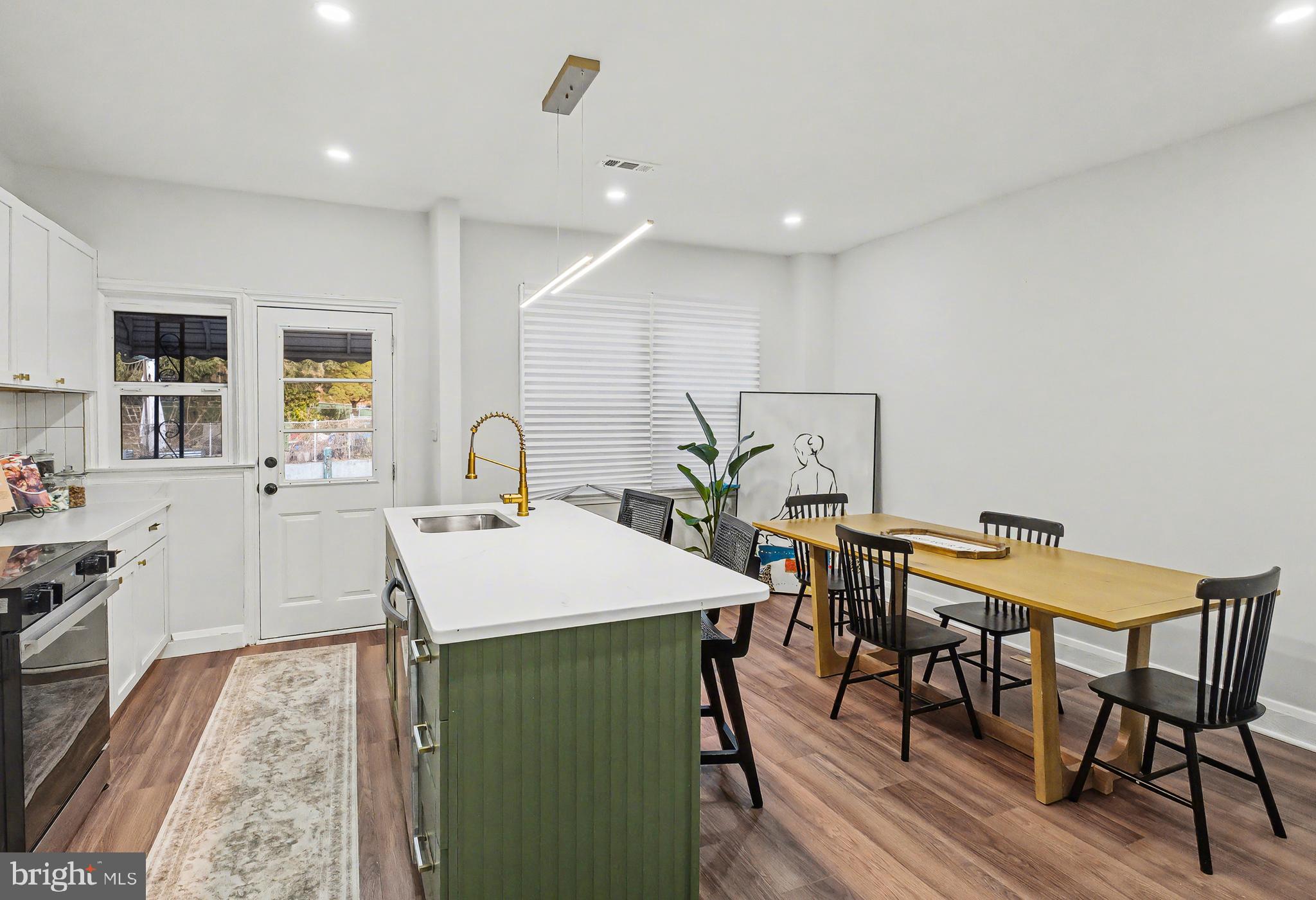 HOES HEIGHTS - Residential