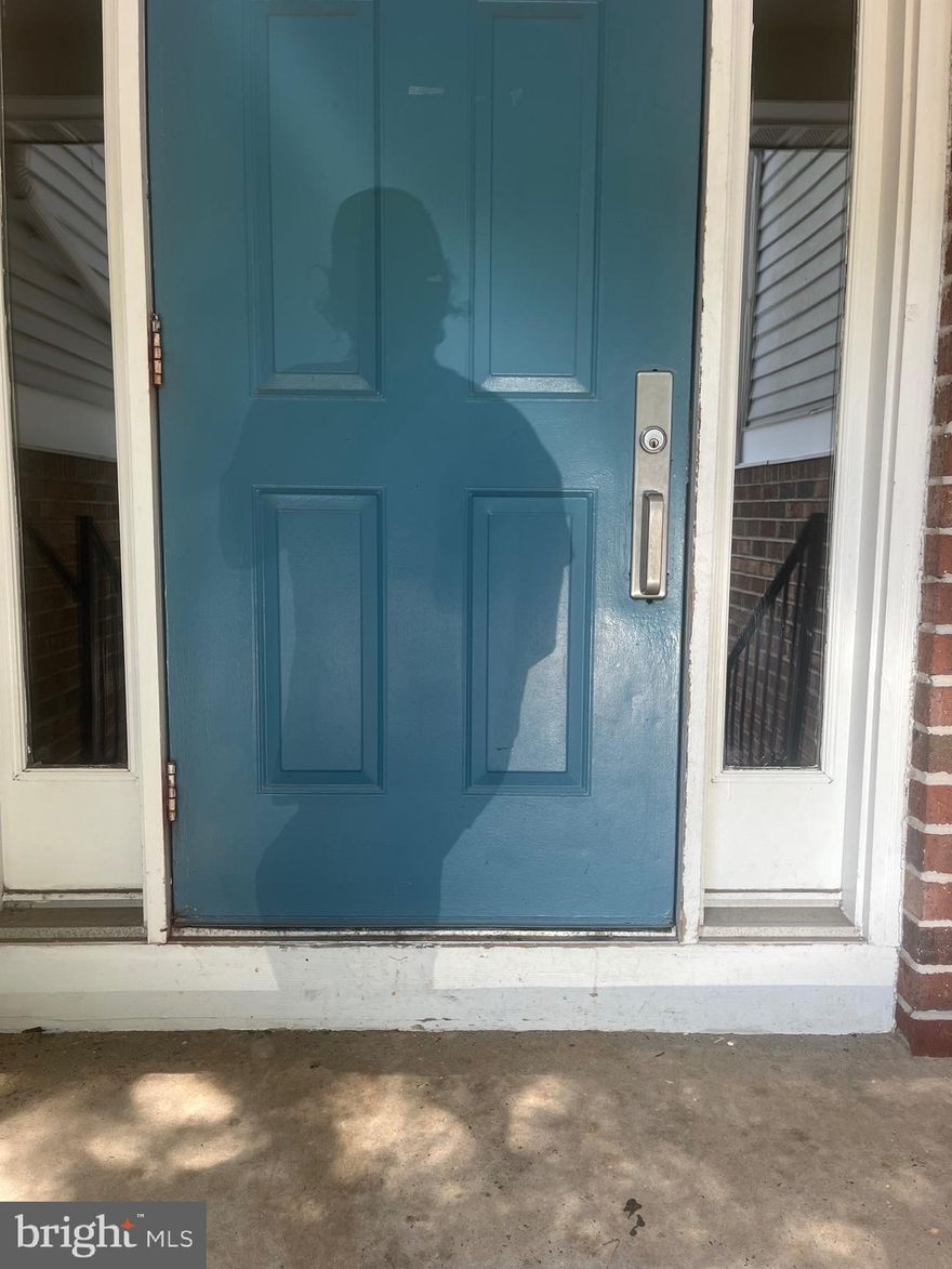 2 bedroom 2 bath condo, recent new windows , new floors and paint