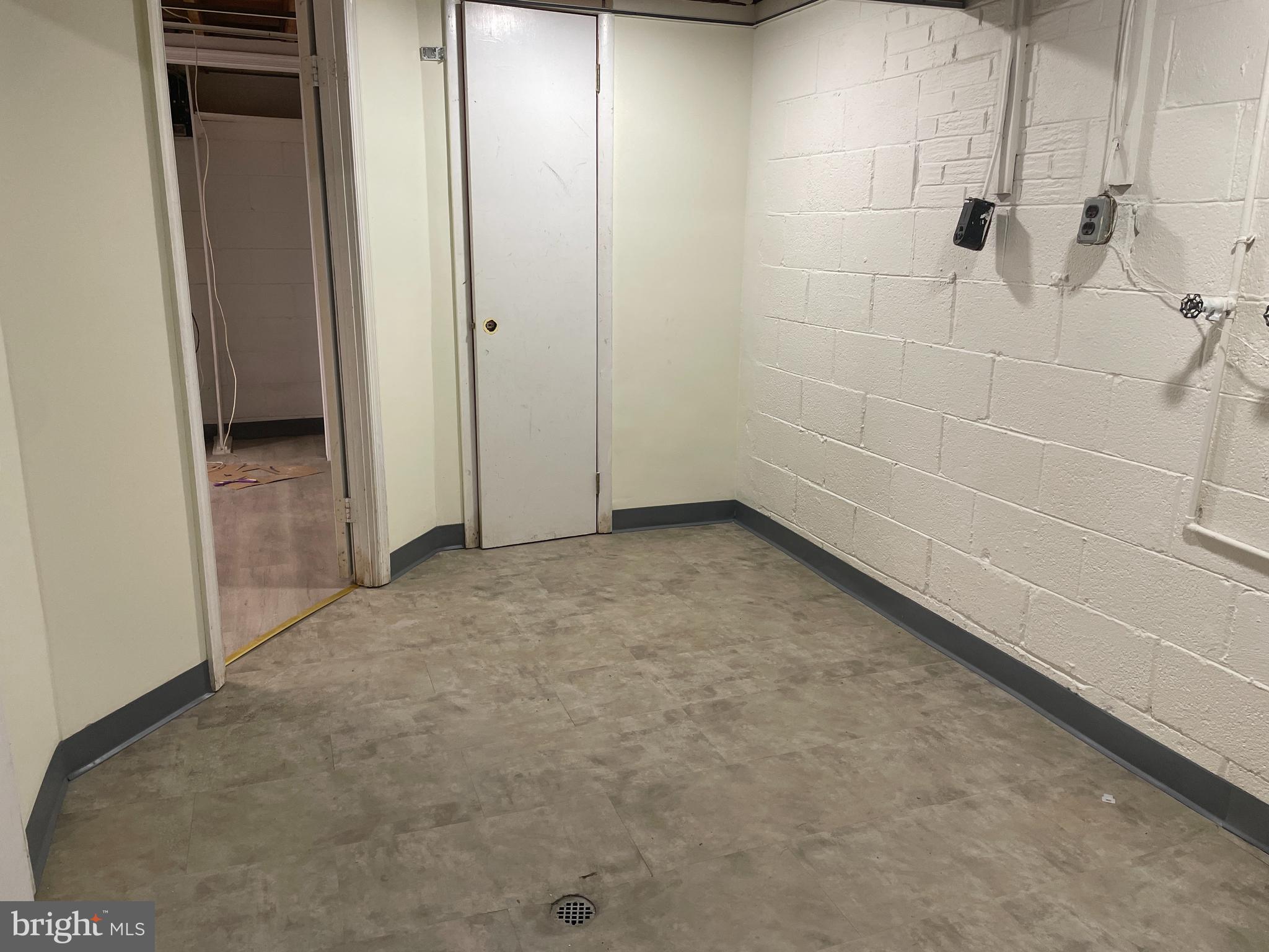 SHERWOOD FOREST - Residential Lease