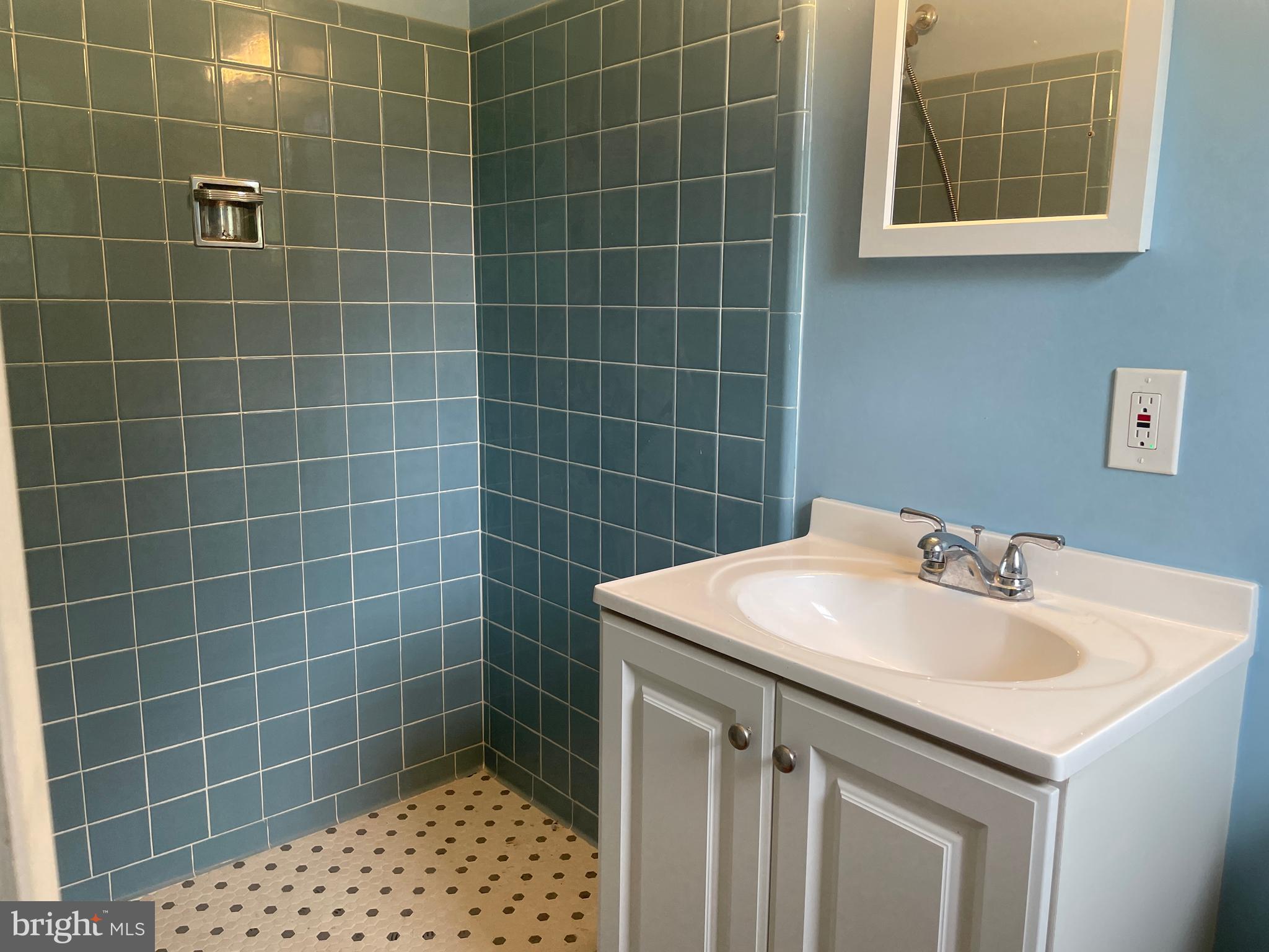 SHERWOOD FOREST - Residential Lease