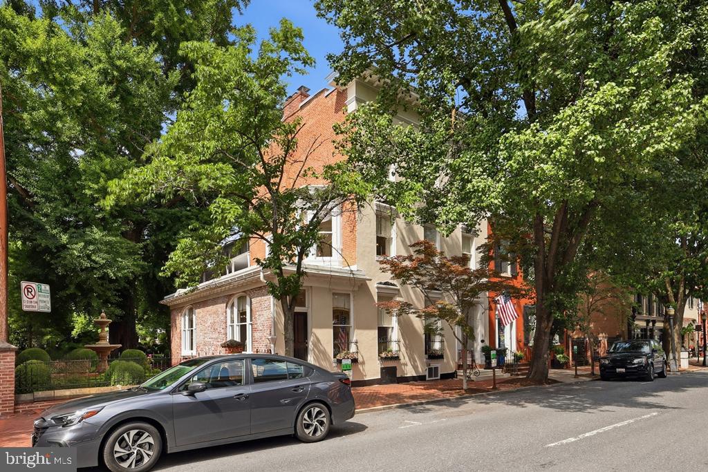 11 W SECOND STREET