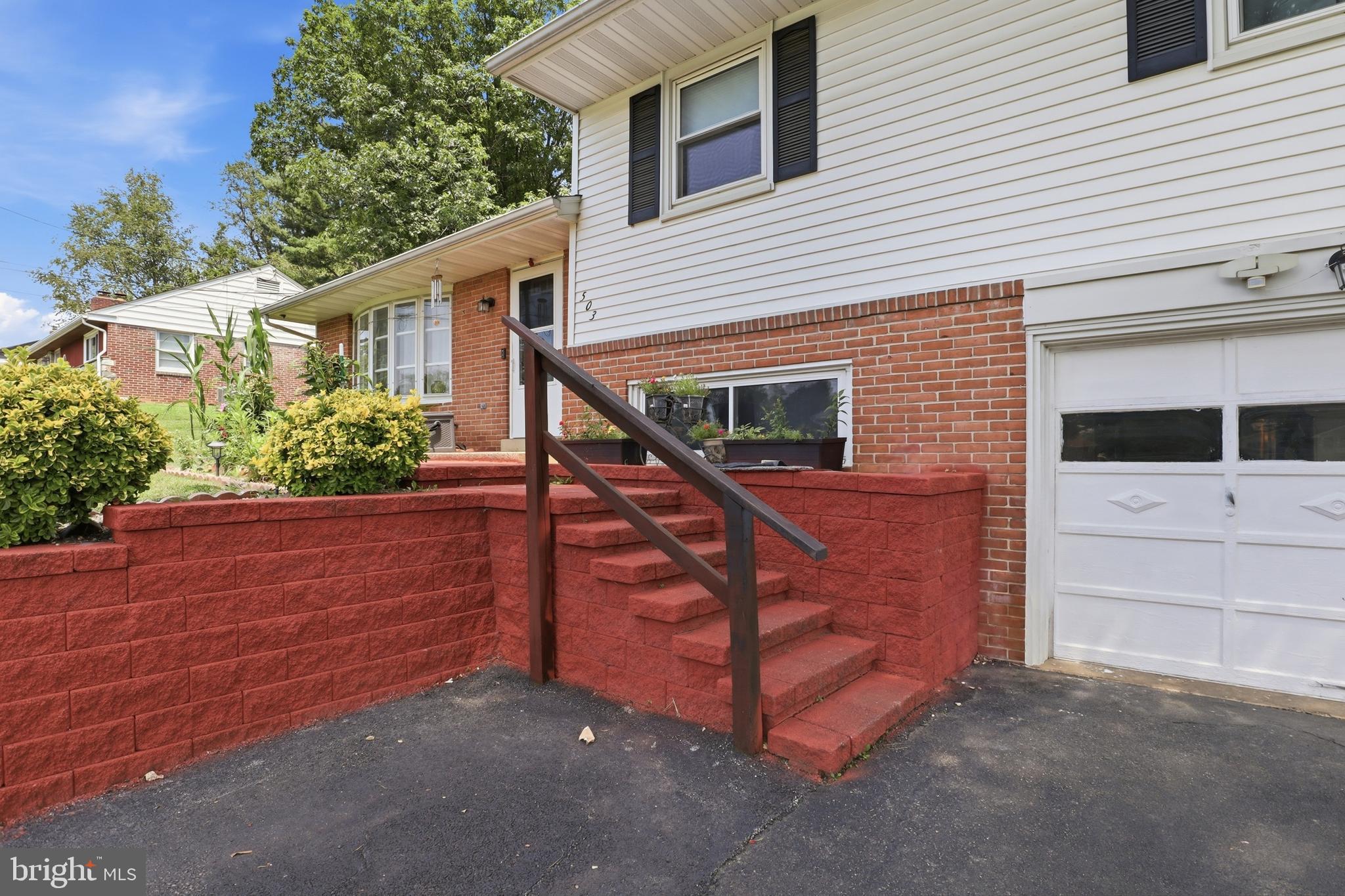 503 FAIRWAY DRIVE