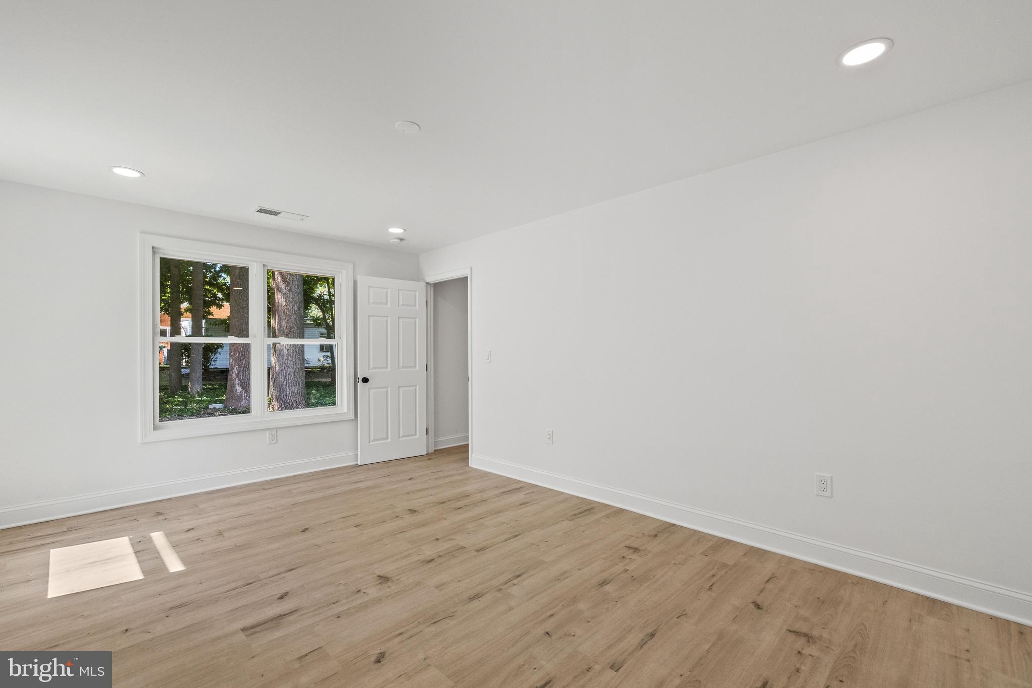 NORTH SPRINGFIELD - Residential Lease