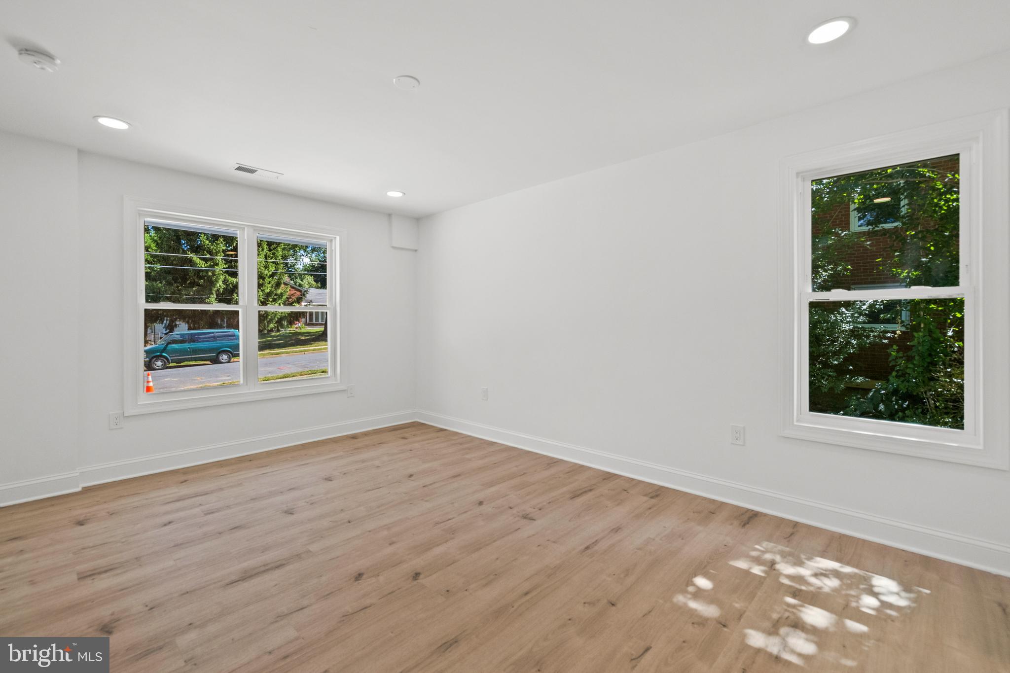 NORTH SPRINGFIELD - Residential Lease