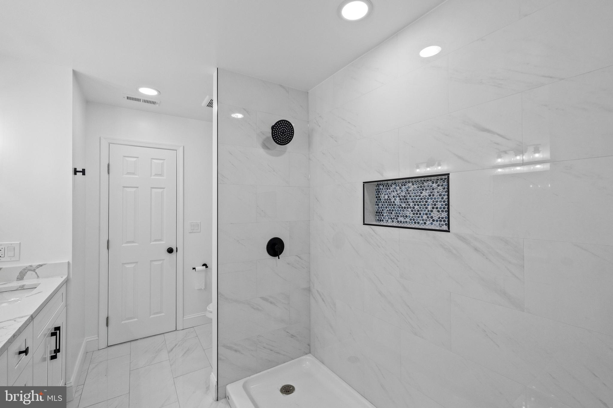 NORTH SPRINGFIELD - Residential Lease