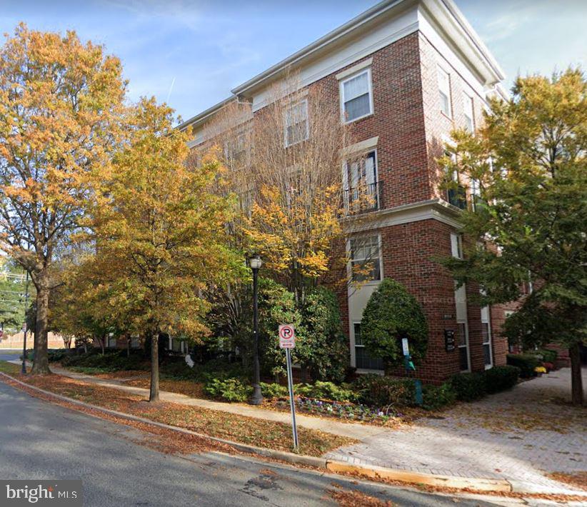 THE COLONNADE AT KENTLANDS - Residential