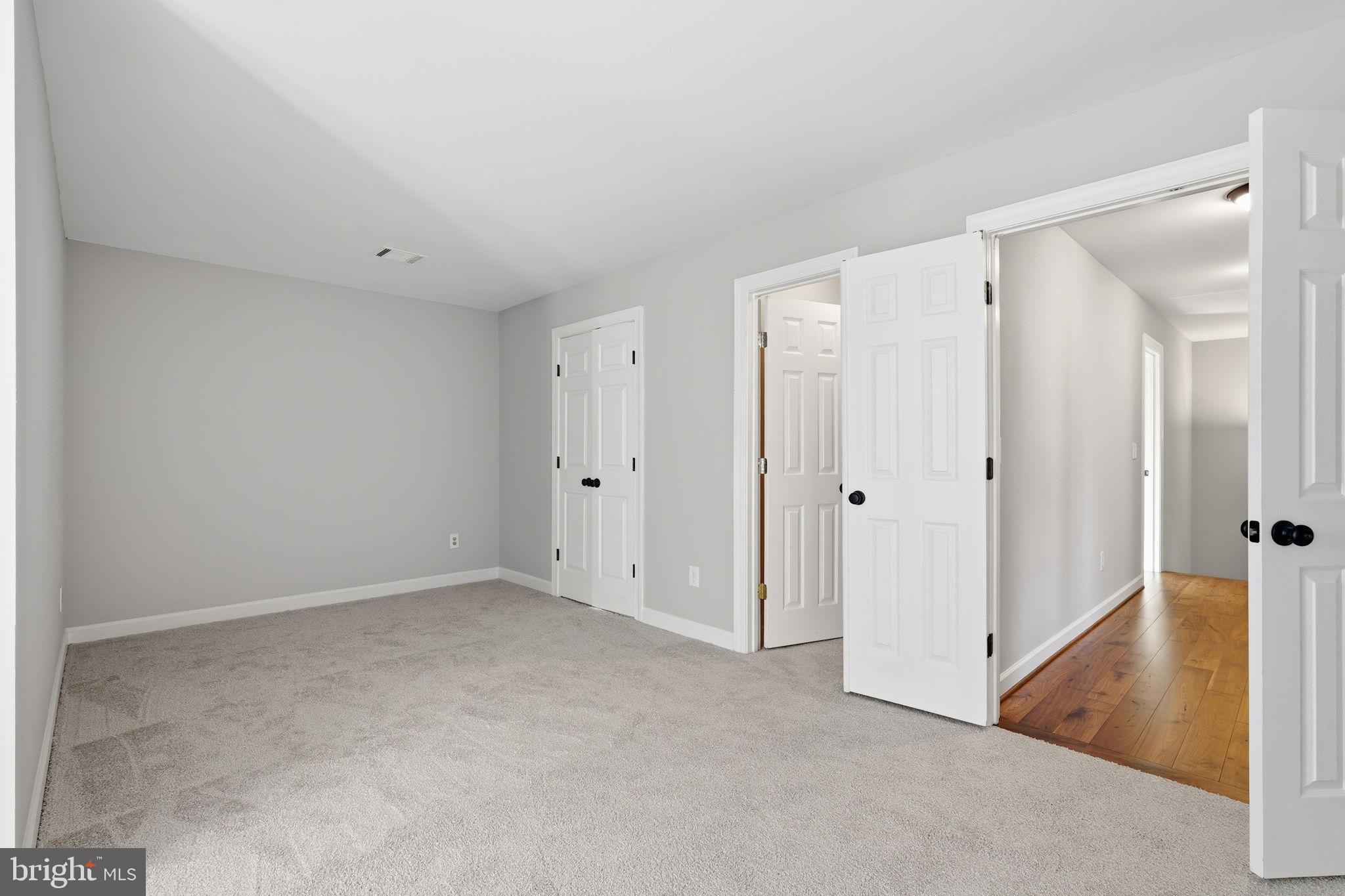 ASHBURN VILLAGE - Residential