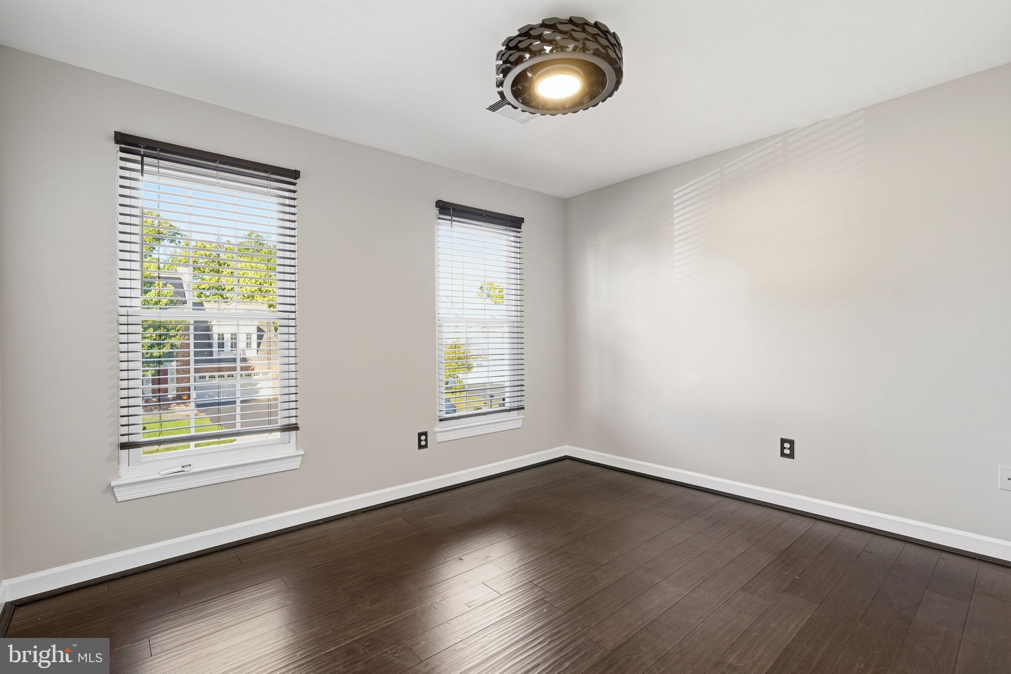 ASHBURN VILLAGE - Residential