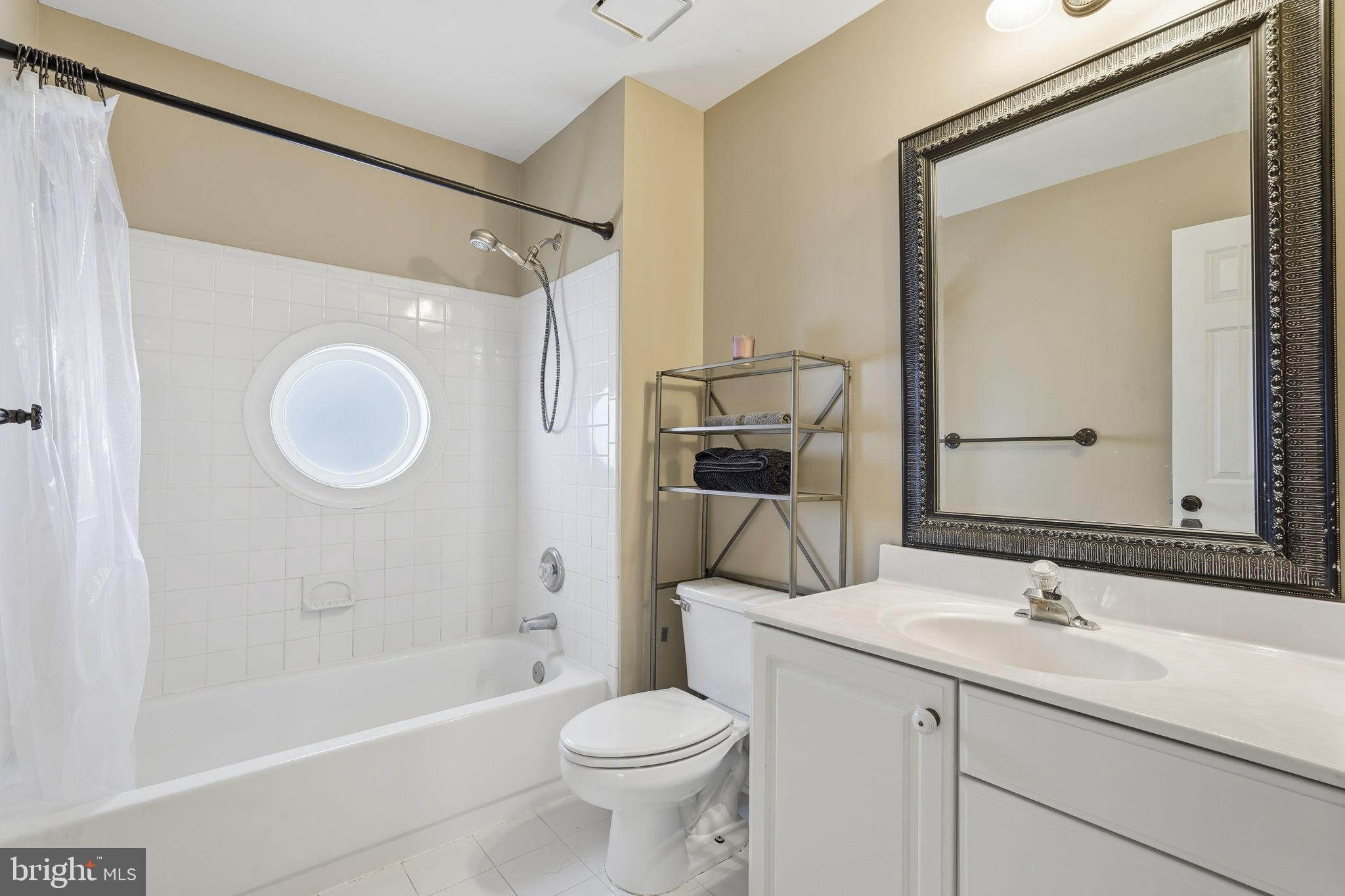 ASHBURN VILLAGE - Residential