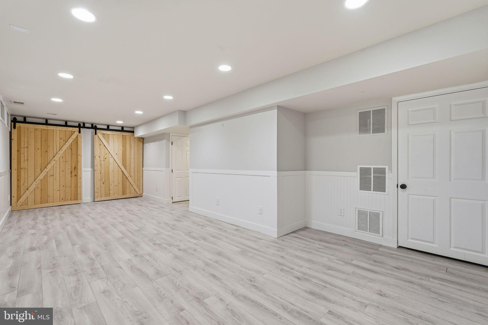 ASHBURN VILLAGE - Residential