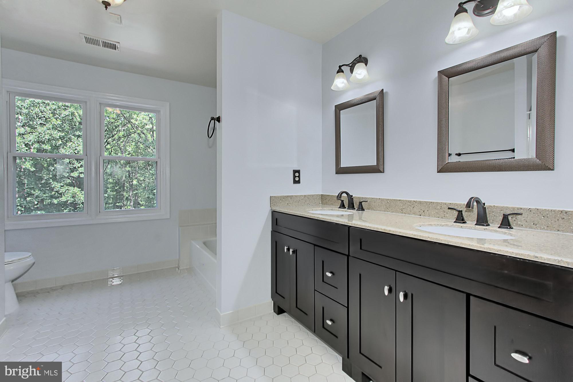 ASHTON - Residential