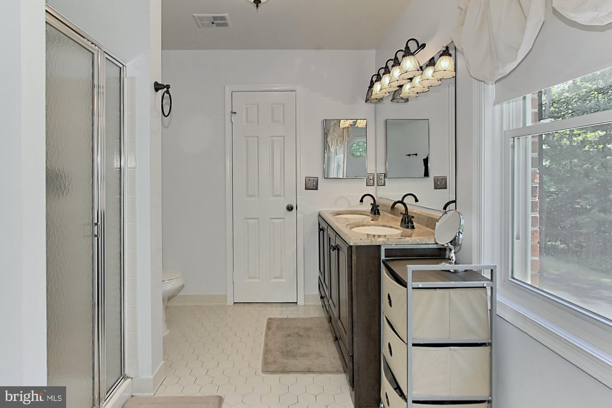 ASHTON - Residential