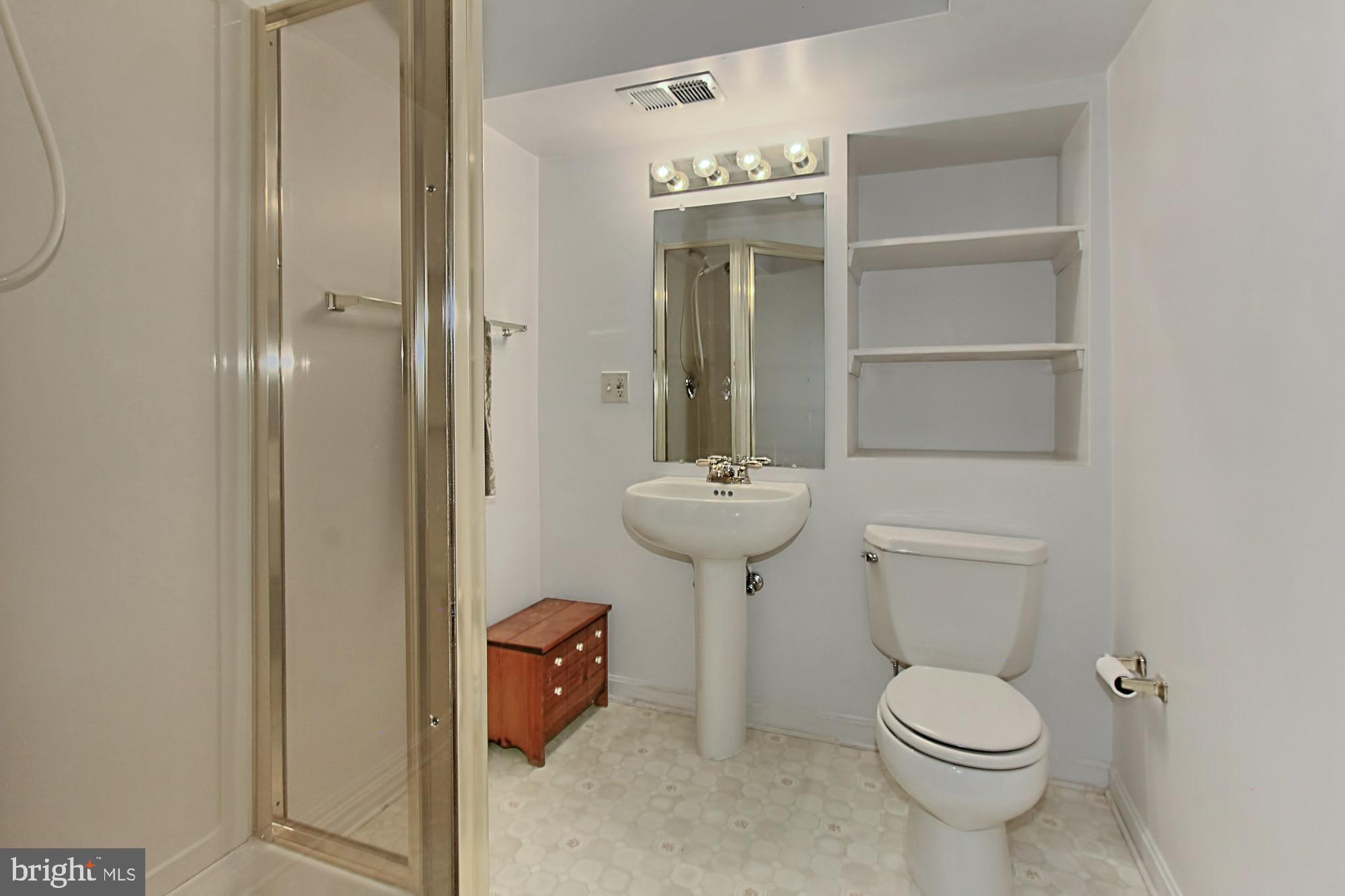 ASHTON - Residential