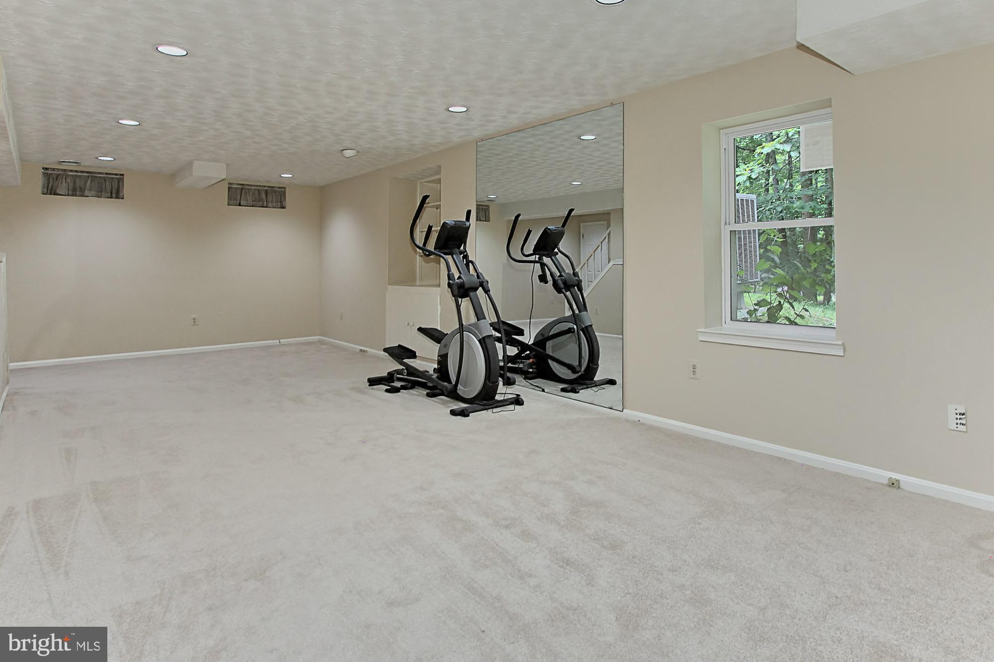 ASHTON - Residential