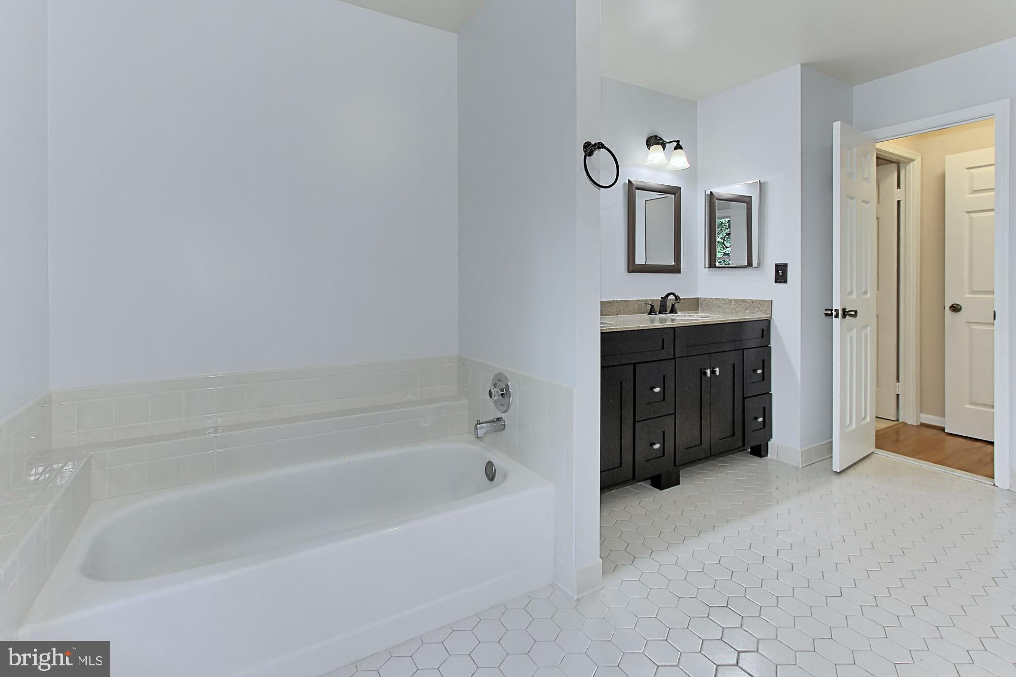 ASHTON - Residential