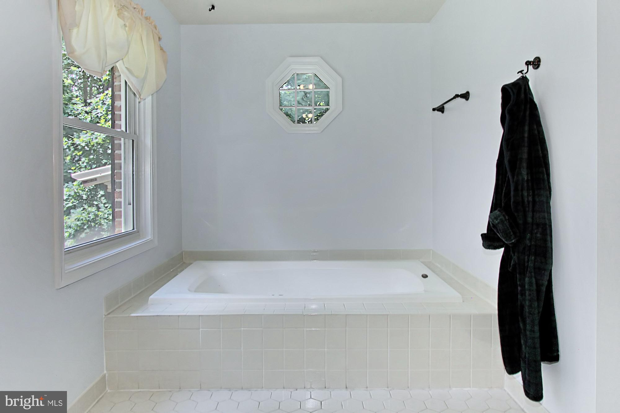 ASHTON - Residential