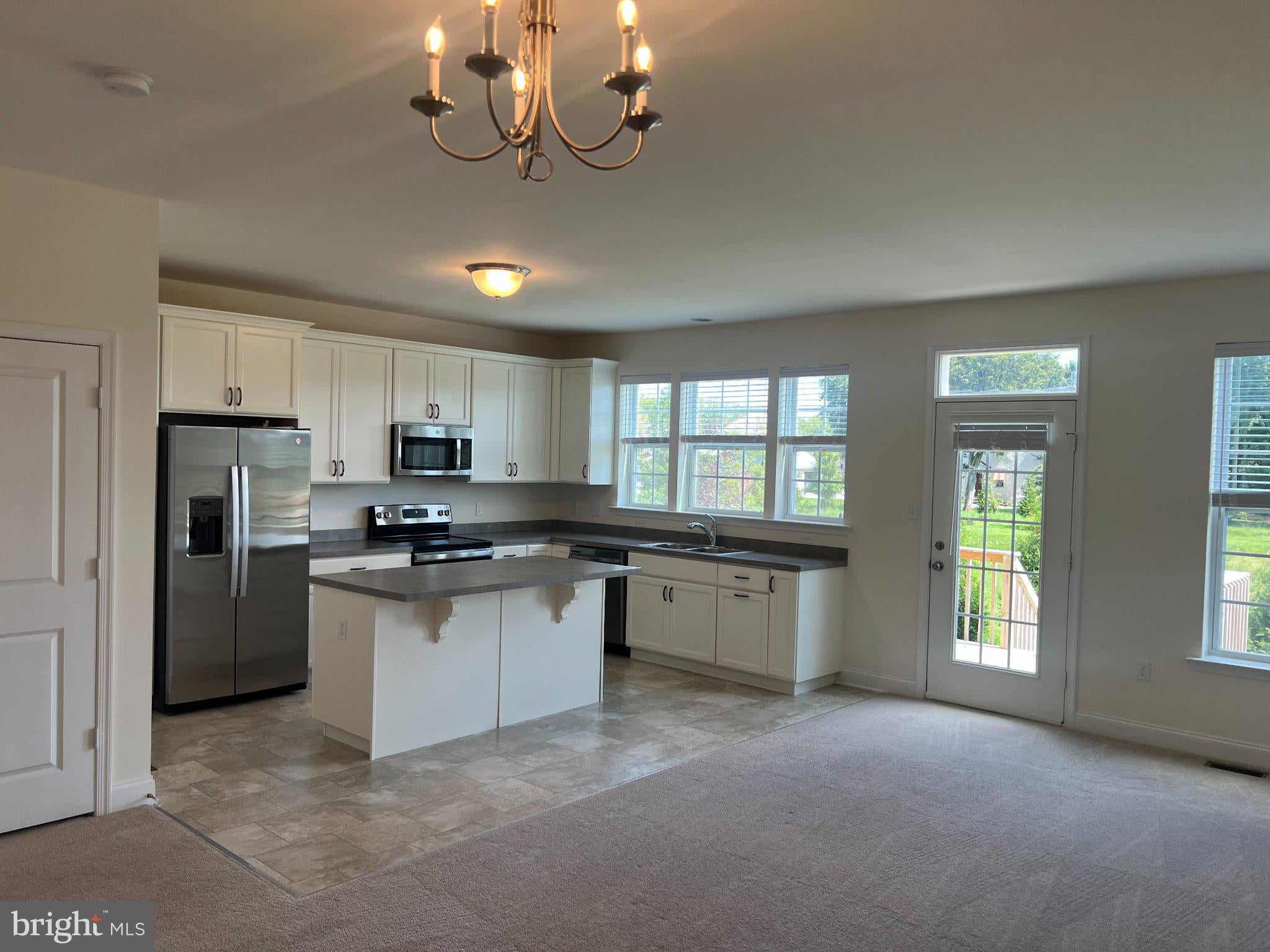 212 GROVE VIEW DRIVE