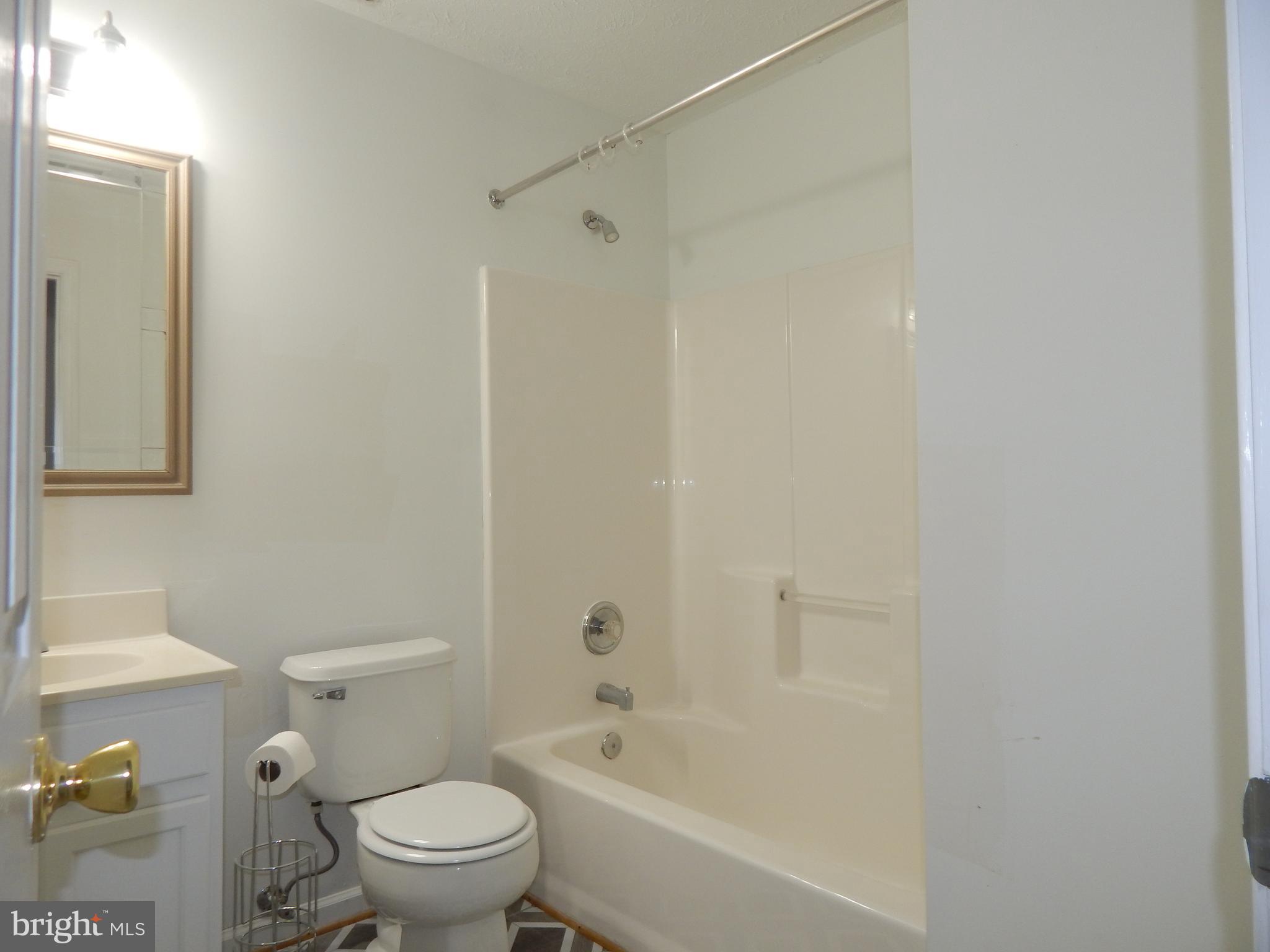 HUNTINGTON MEADOWS - Residential Lease