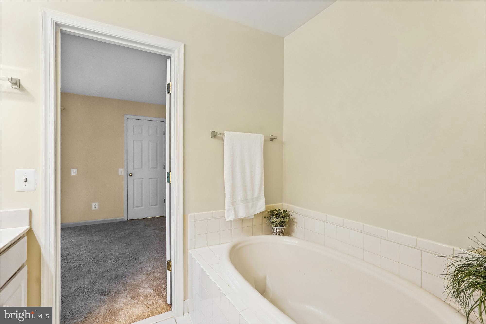 FALLSGROVE - Residential Lease