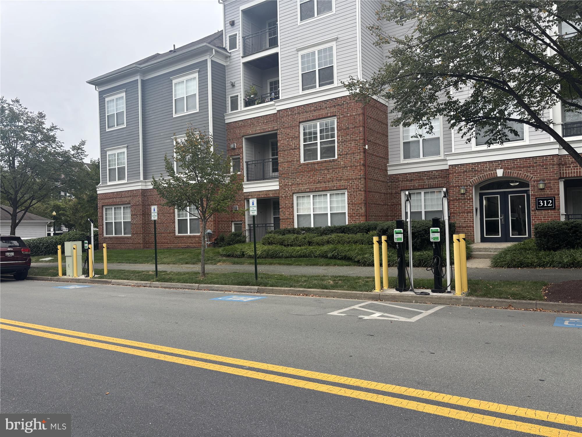 FALLSGROVE - Residential Lease