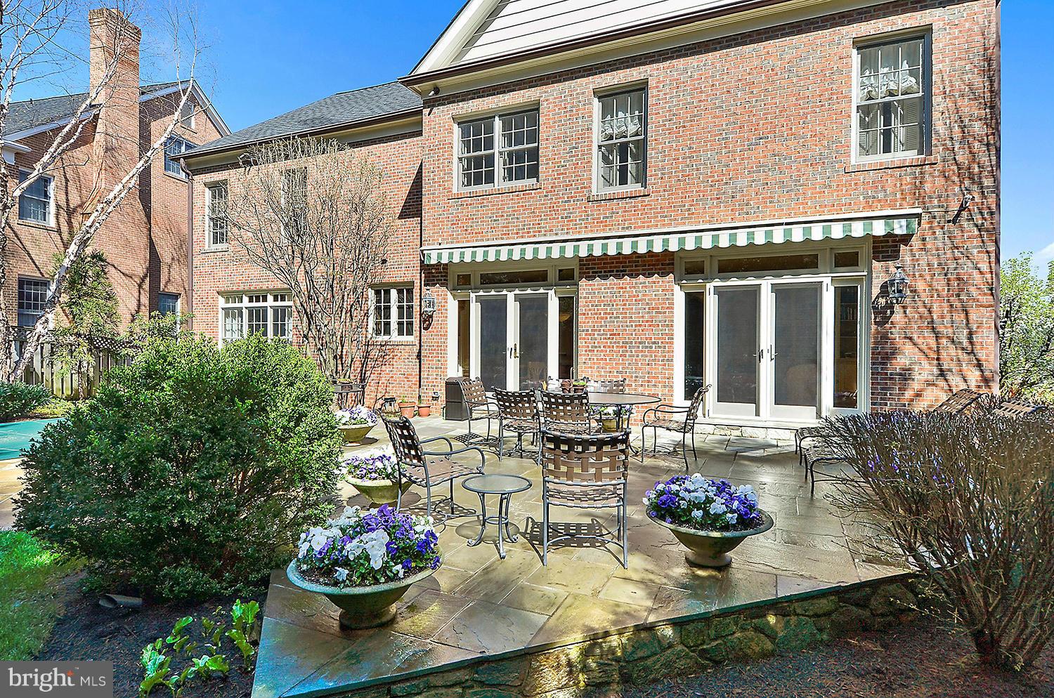 SPRING VALLEY - Residential