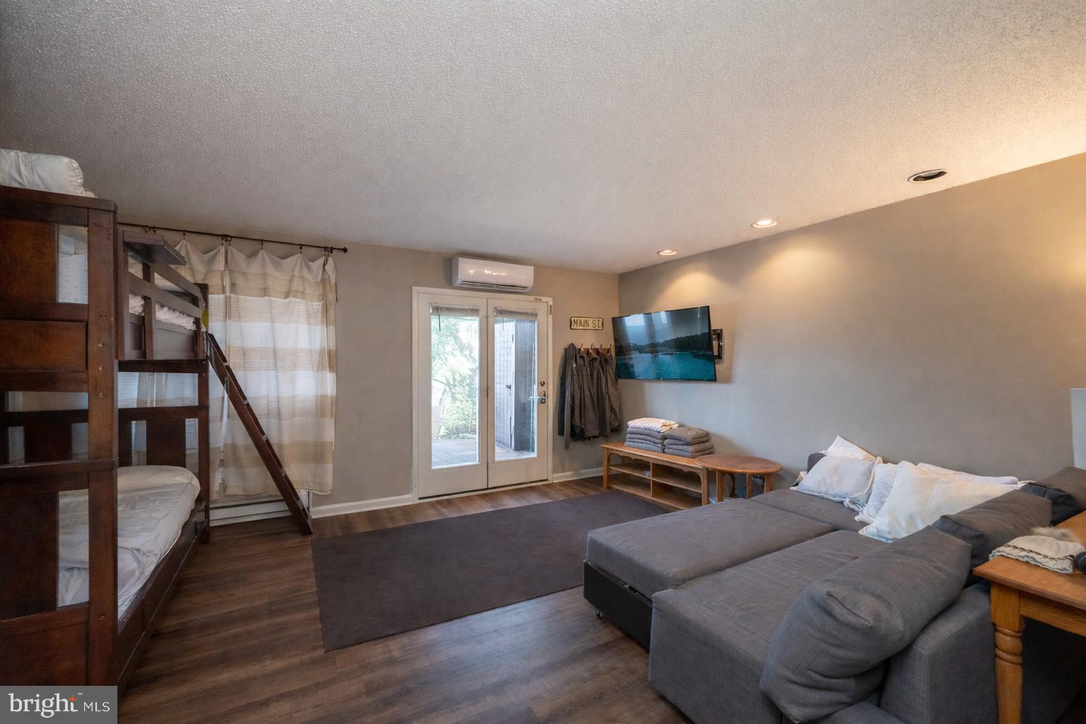 DEEP CREEK VILLAGE - Residential