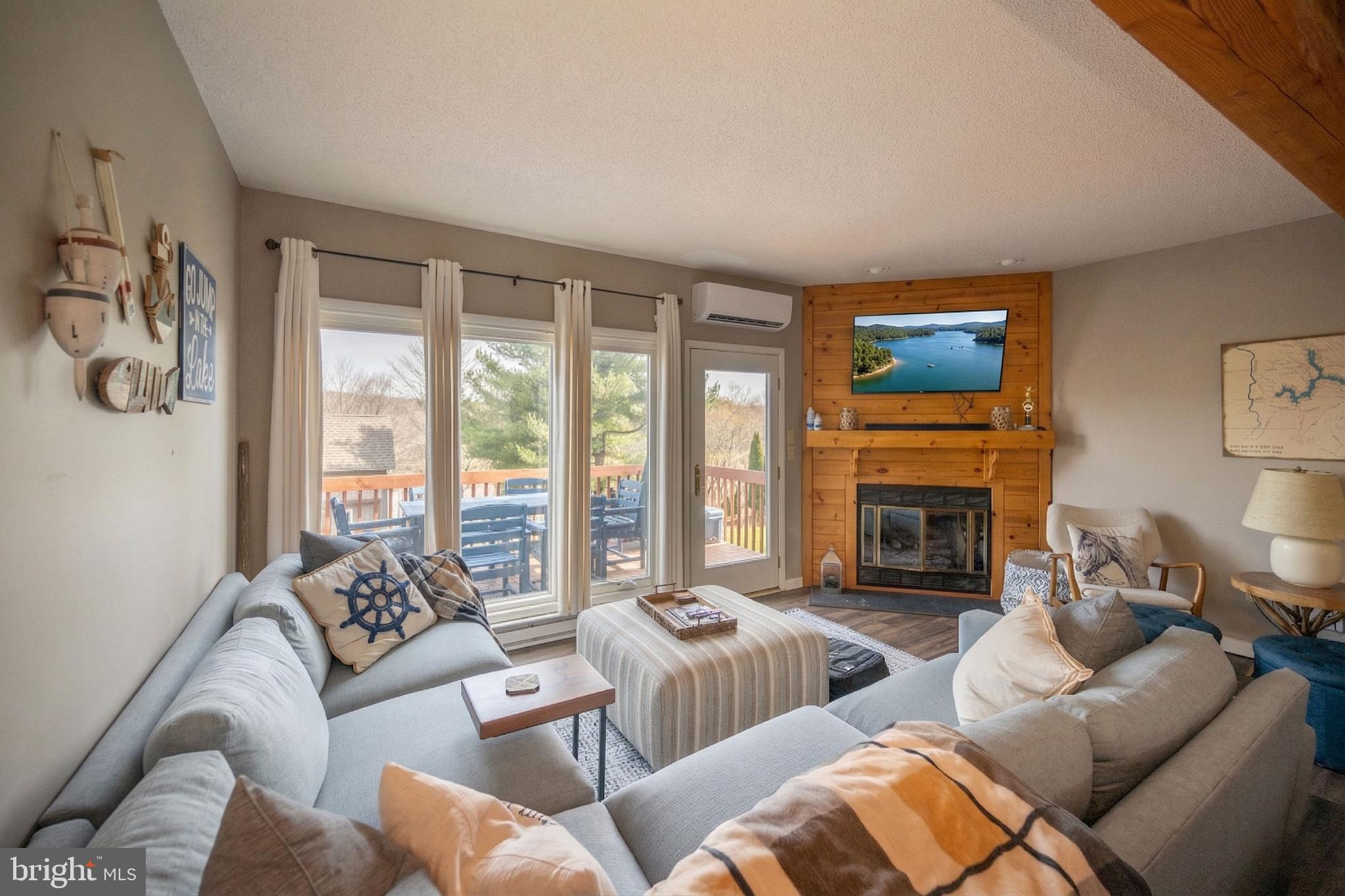 DEEP CREEK VILLAGE - Residential