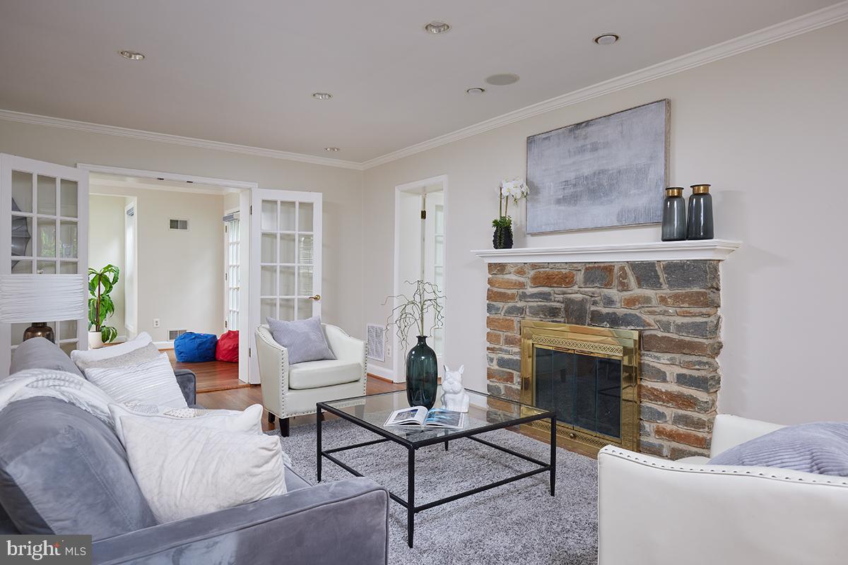 CHEVY CHASE VILLAGE - Residential