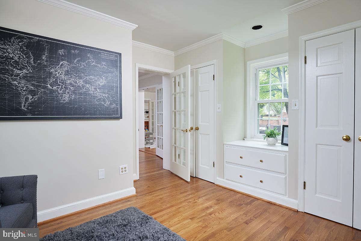 CHEVY CHASE VILLAGE - Residential