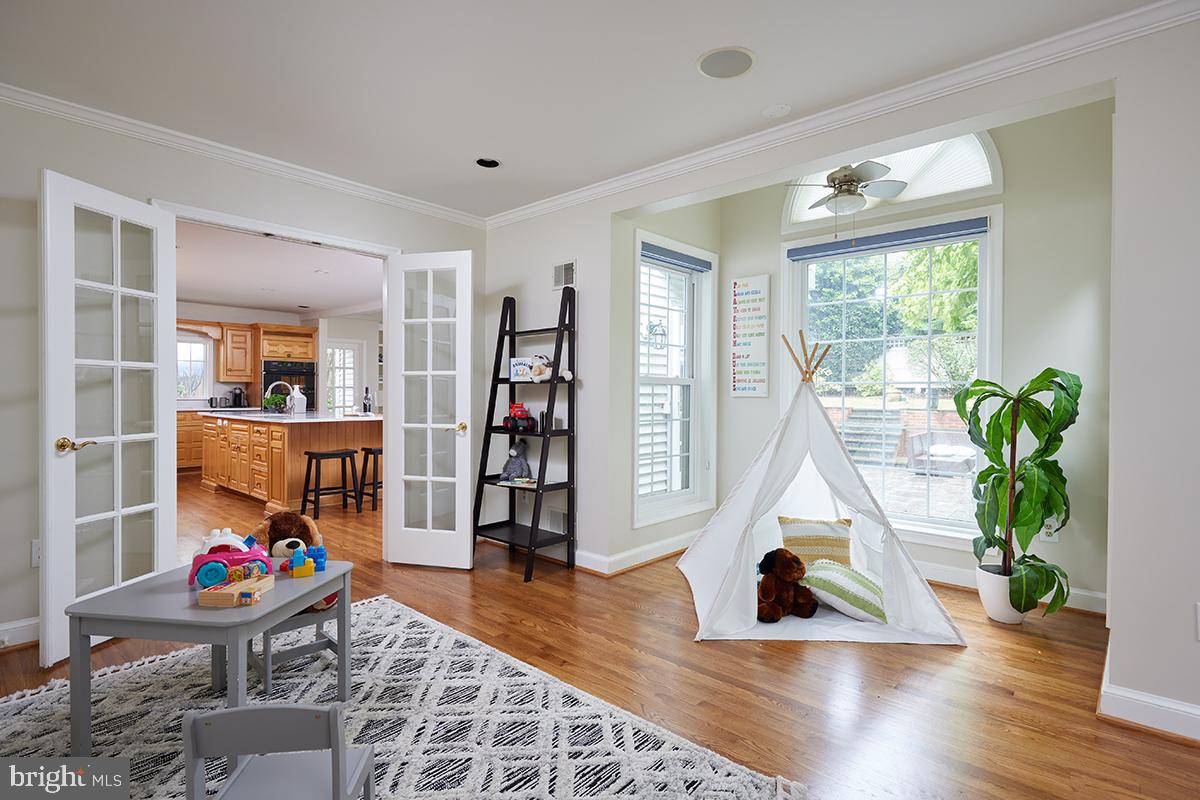 CHEVY CHASE VILLAGE - Residential