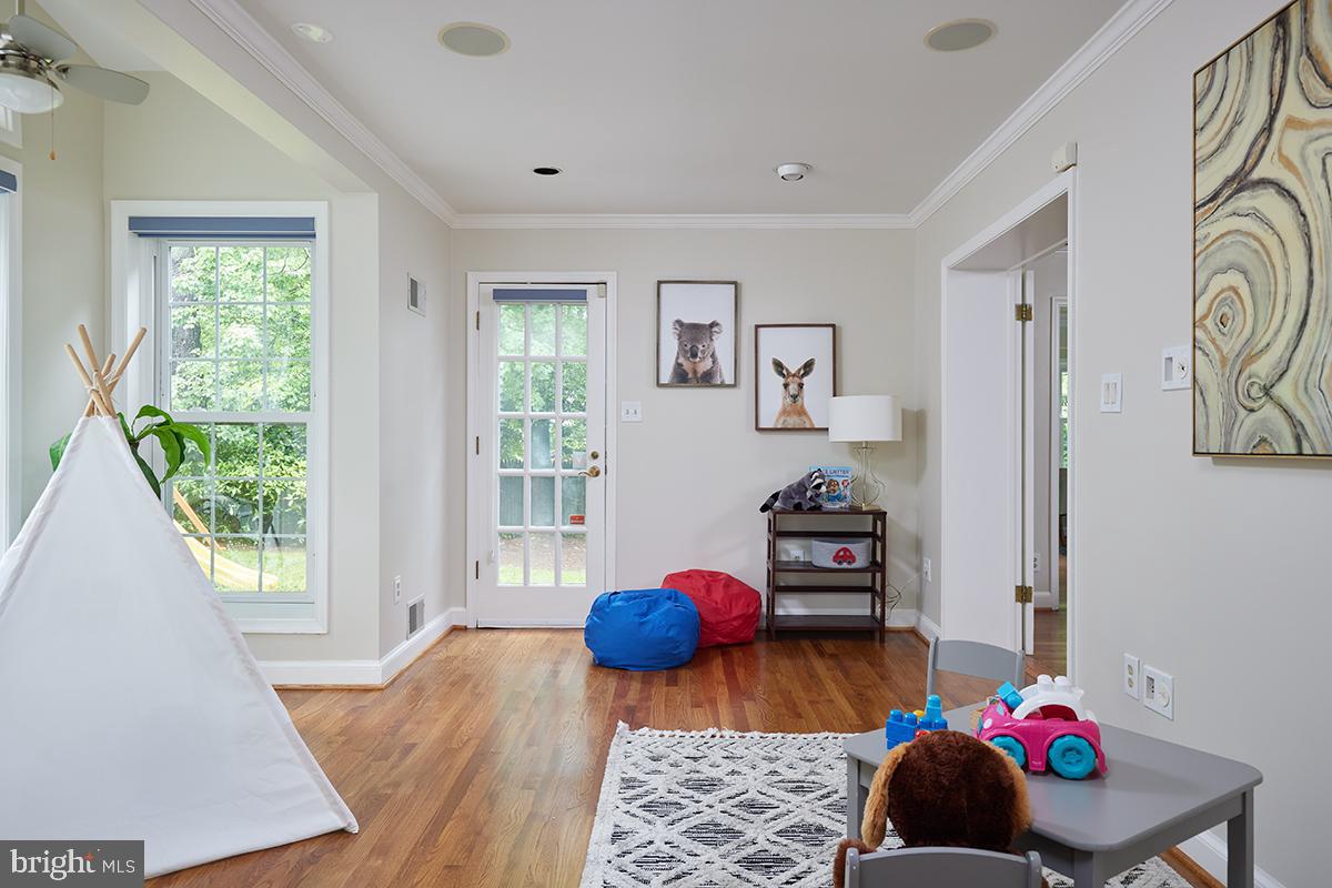 CHEVY CHASE VILLAGE - Residential