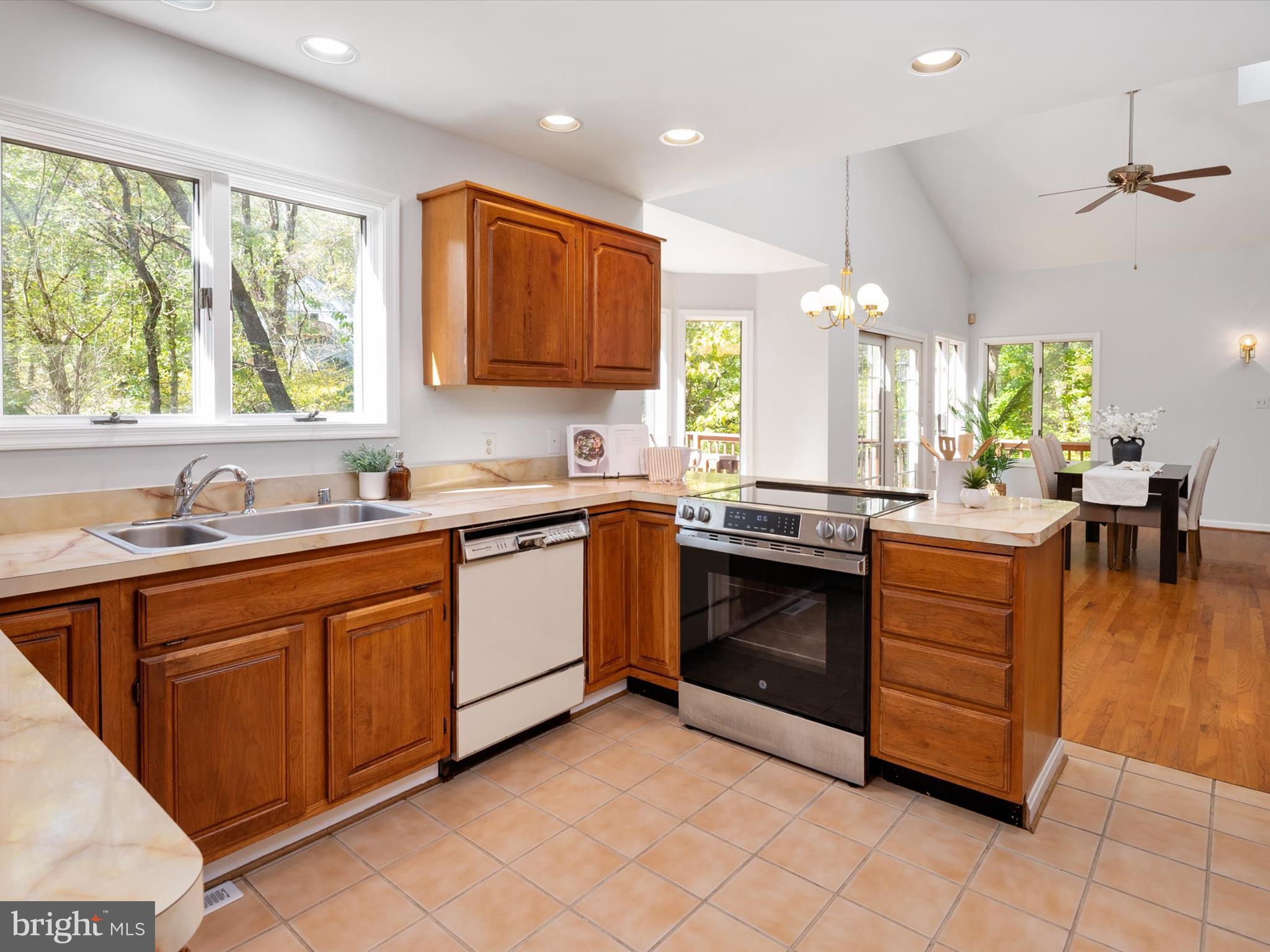 CHESTON - Residential