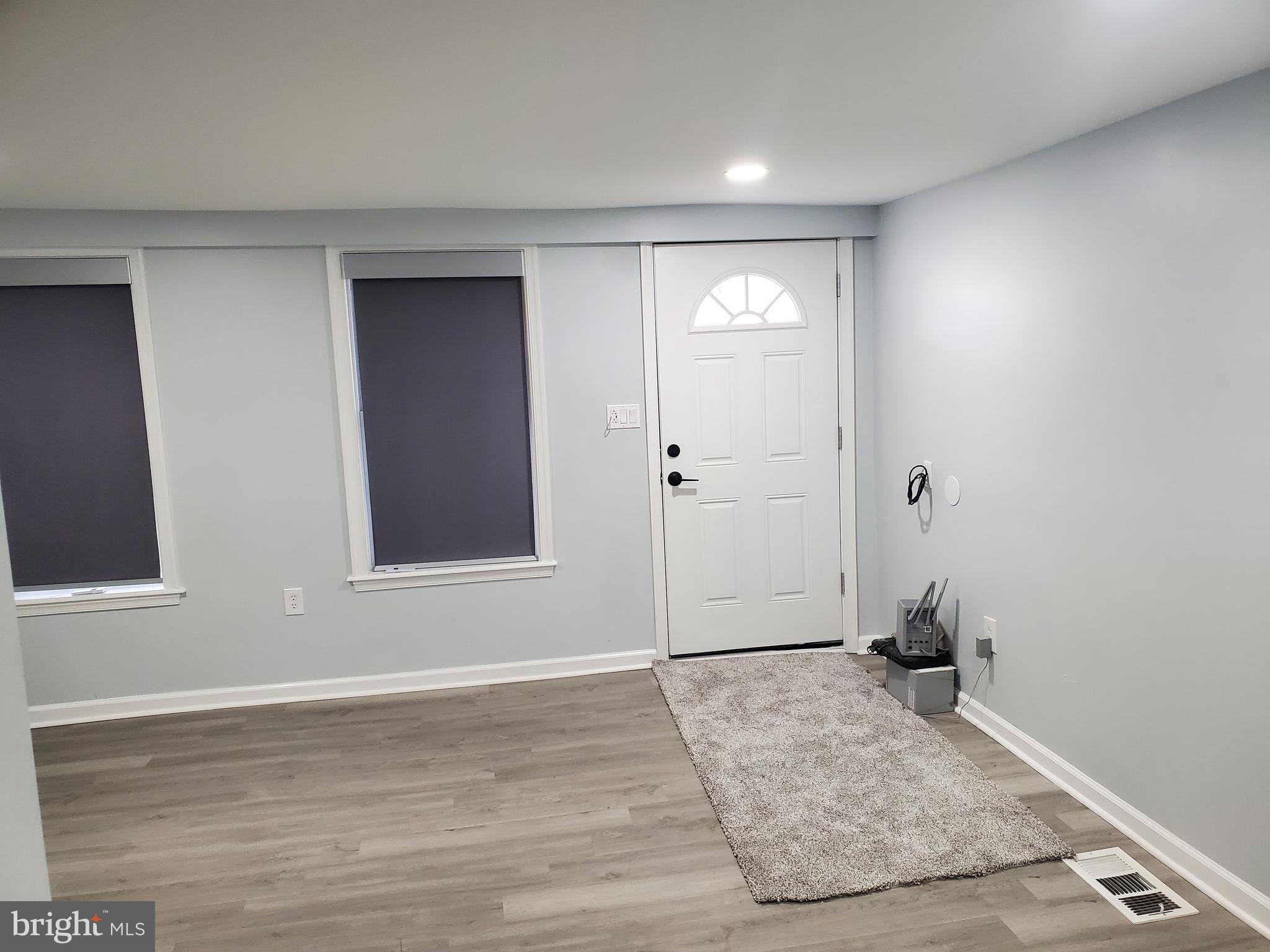 8 S GOVERNORS AVENUE