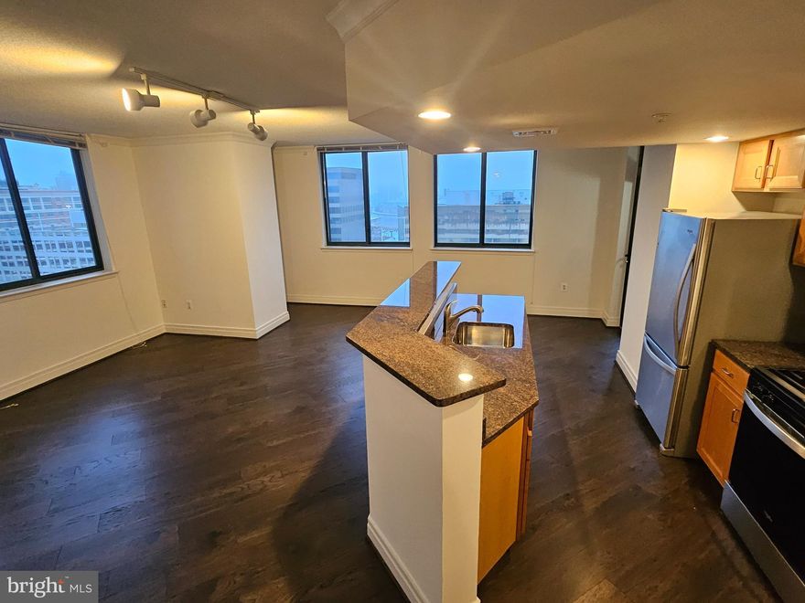 Great Rental unit in centrally located, well maintained building downtown Baltimore.  Close to all medical centers including University of Maryland and Johns Hopkins.  

This  unit features  two spacious bedrooms, each with its own bathroom—ideal for roommates or guests. Relax and recharge with exclusive access to fantastic amenities, including a sparkling outdoor pool and a well-equipped gym. Need parking? An additional garage space is available for a monthly fee—reach out to the agent for details.

Discover the perfect blend of comfort and convenience—don’t miss out!