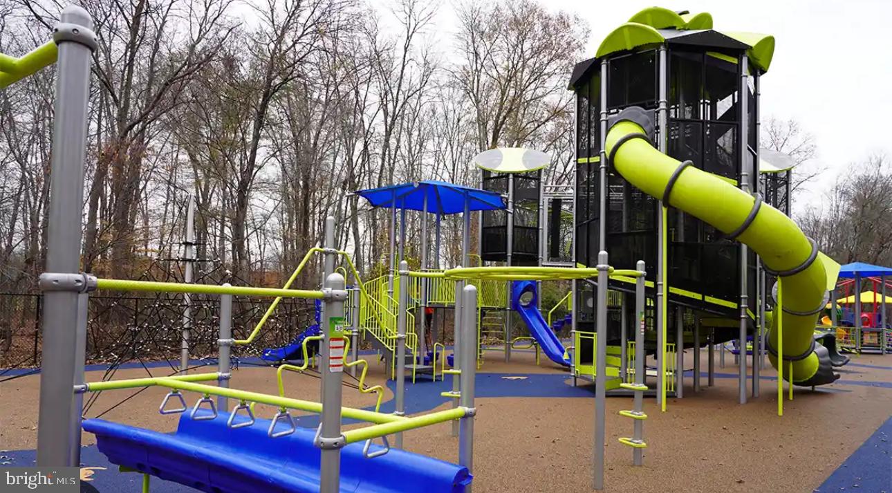 POTOMAC LAKES - Residential