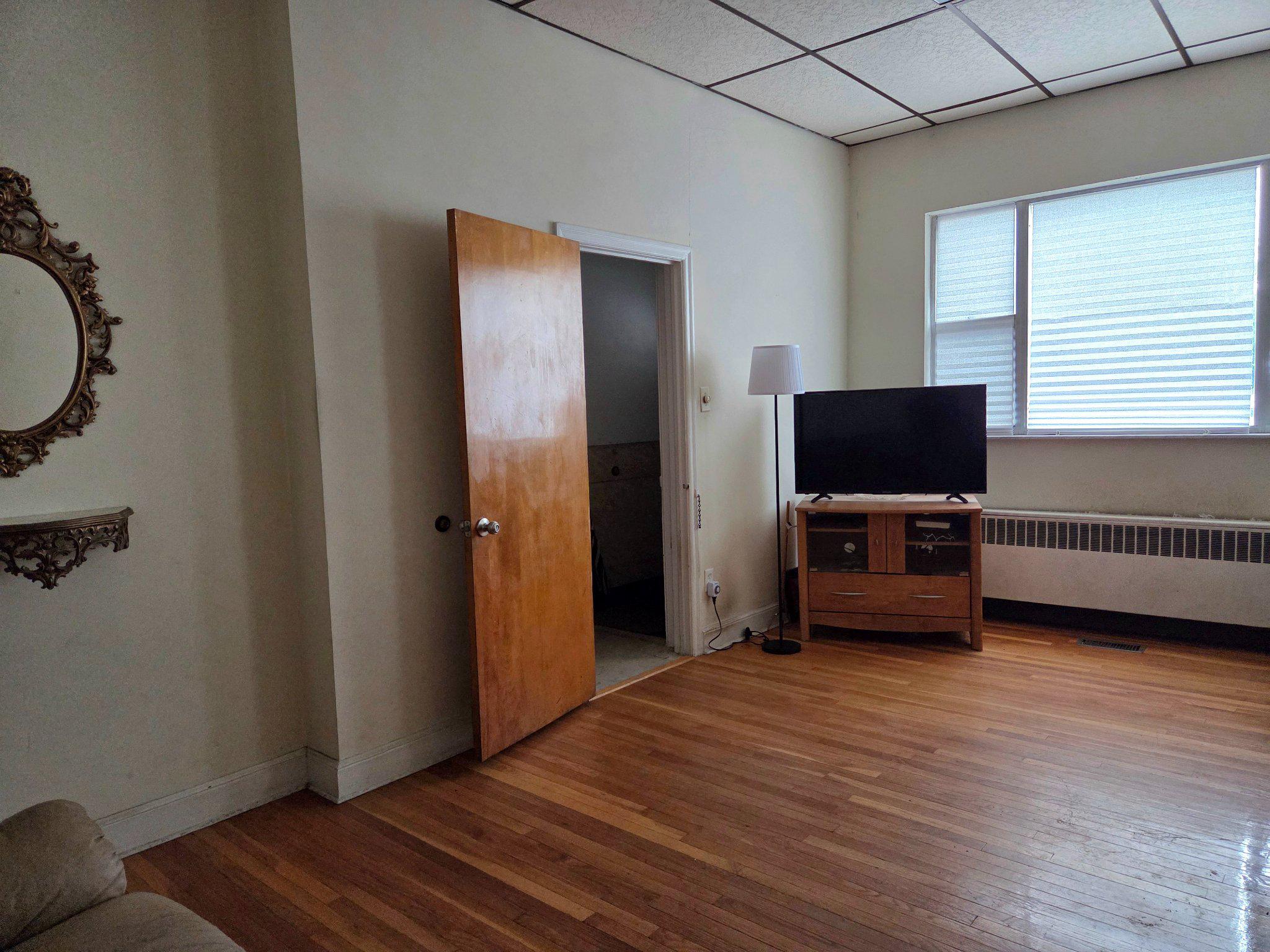 1533 W PASSYUNK AVENUE