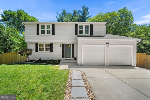 Photo of 2851 Edgelea Road, VIENNA, VA 22181 (MLS # VAFX2321506)