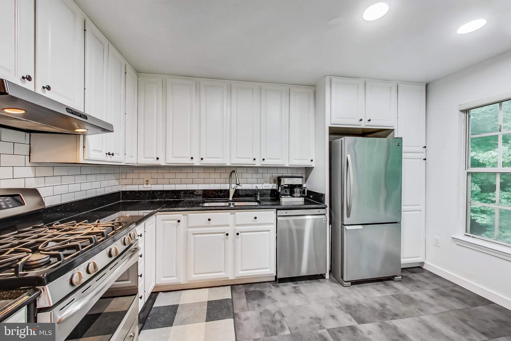 LAFAYETTE VILLAGE - Residential