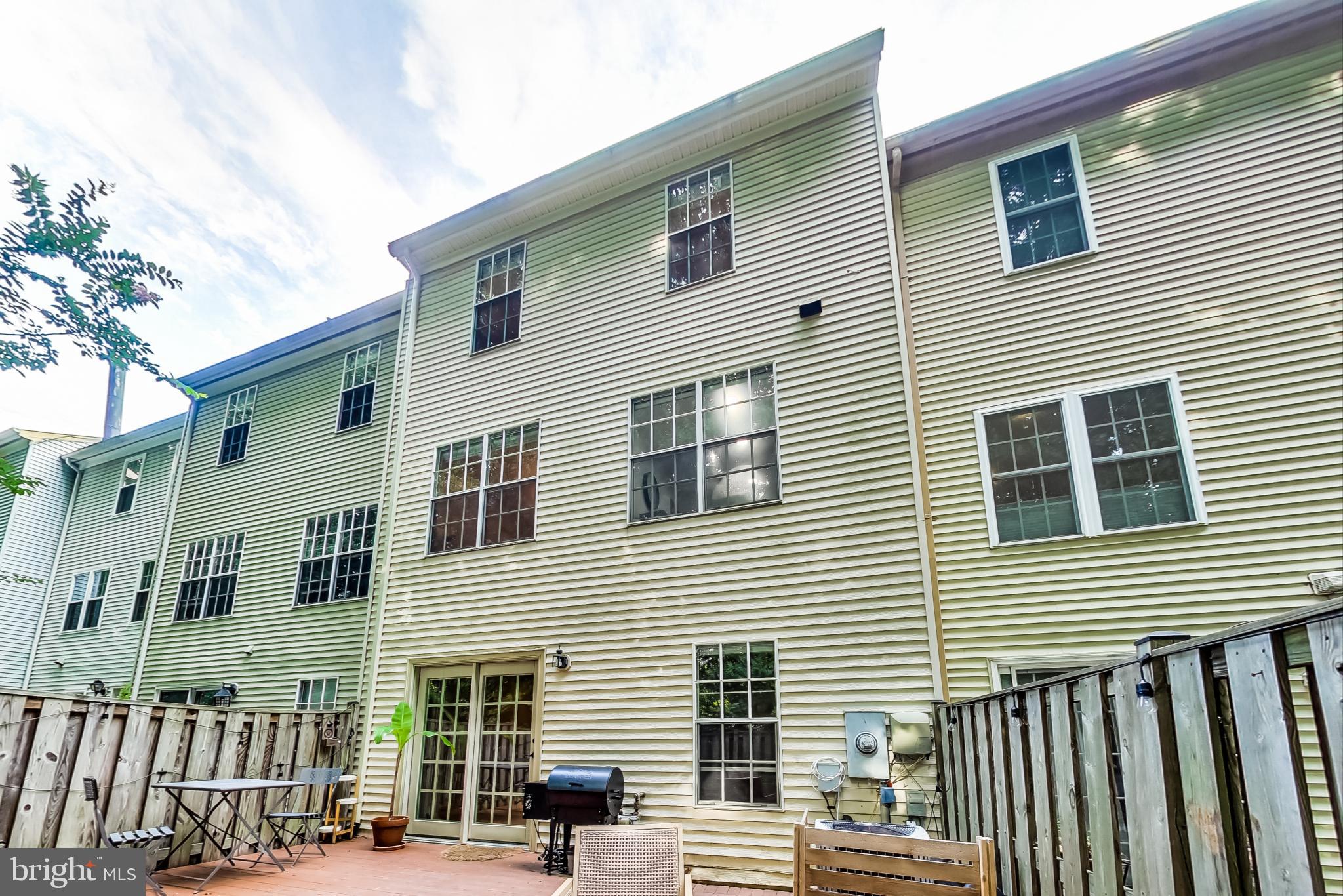 LAFAYETTE VILLAGE - Residential