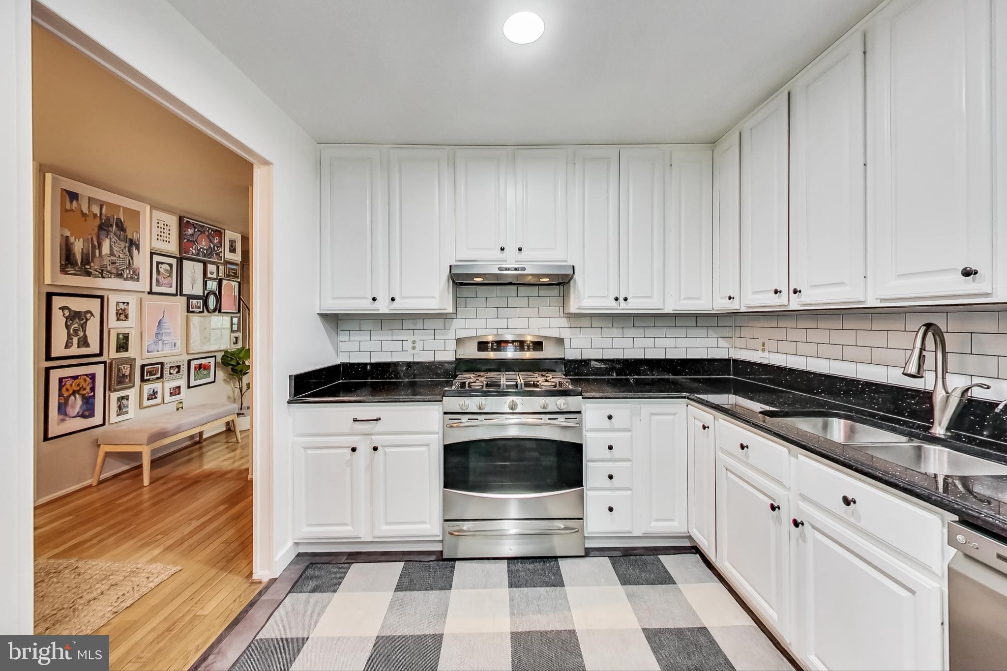 LAFAYETTE VILLAGE - Residential