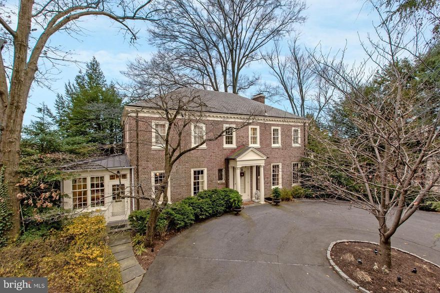 A gracious mini Georgian estate with unprecedented privacy for its urban location. Soaring ceilings, exquisite moldings, open 4050+/-sun-filled floor plan on private 13,939 SF lot w/ large formal & casual principal rooms that walk out to two terraces thru many French doors. Gourmet Kit open to Family Rm & Breakfast Rm/office. 4 Bedroom Suites. Garage.