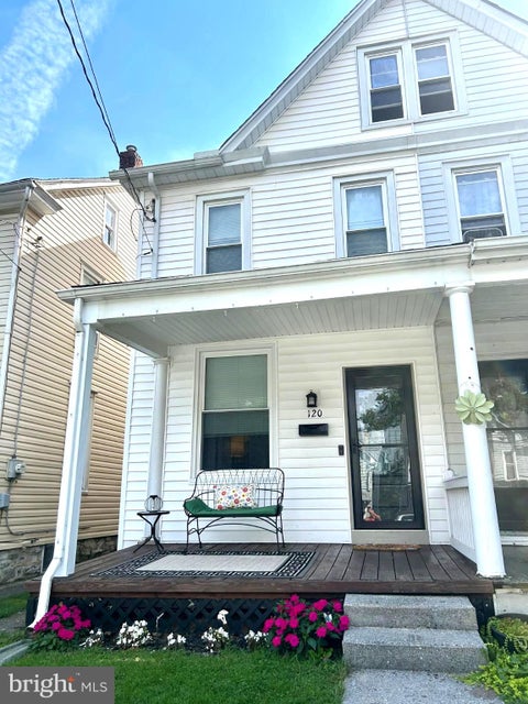 Townhouse For Sale - 120 Bosler Avenue<br/> Cumberland County, LEMOYNE, PA 17043