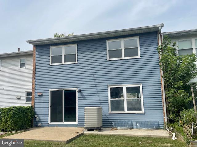 COUNTY DOWNE - Residential Lease